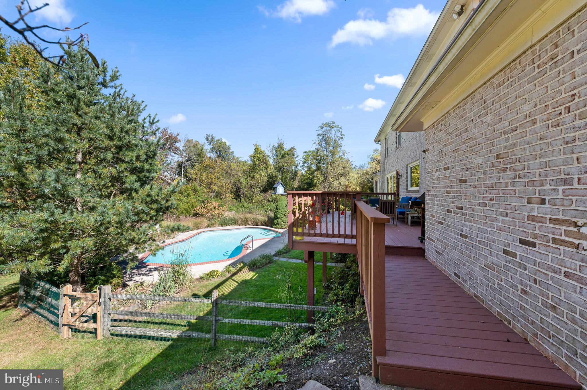 RADNOR HUNT - Residential