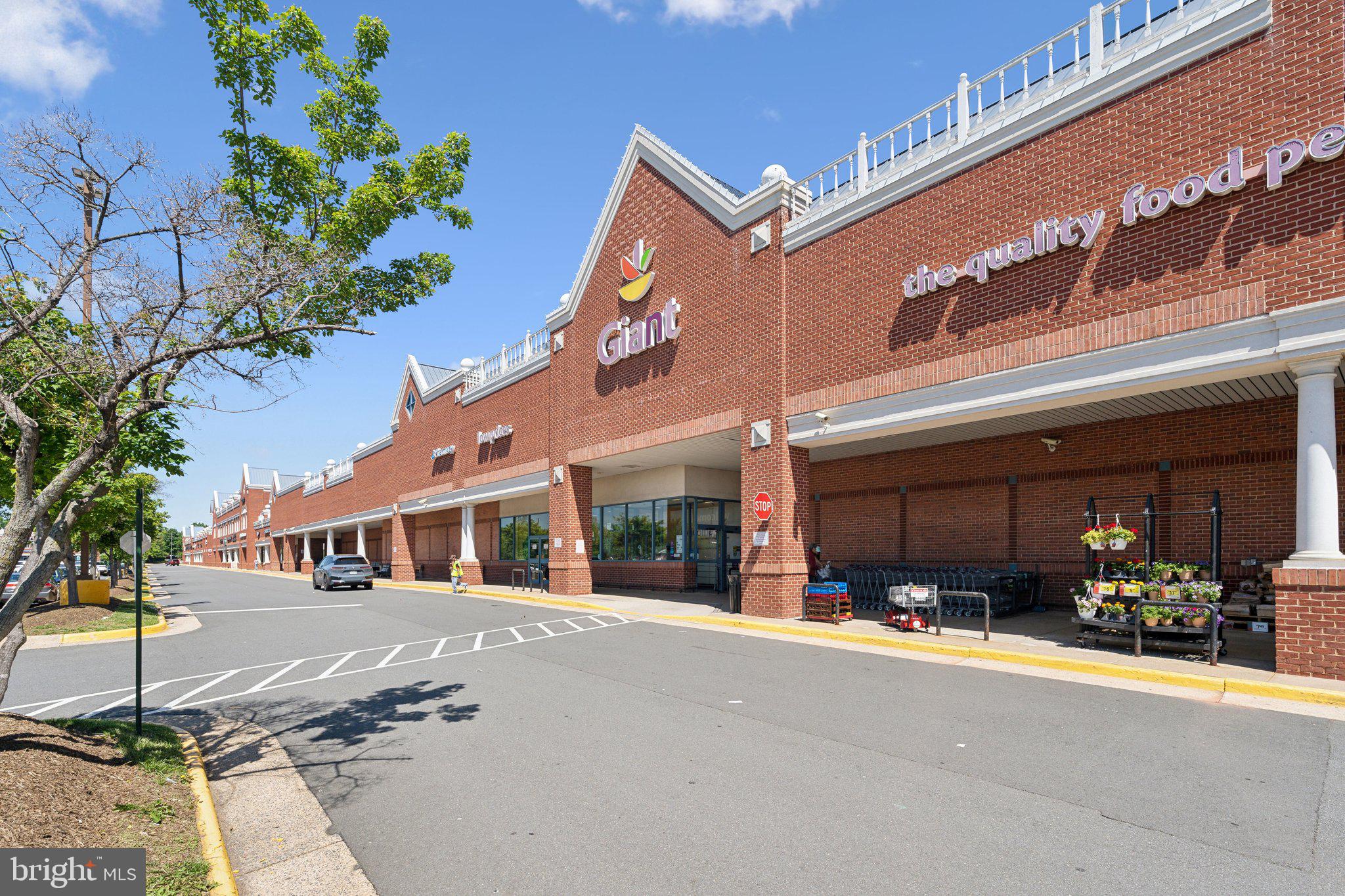 LAKESHORE CONDO - Residential Lease