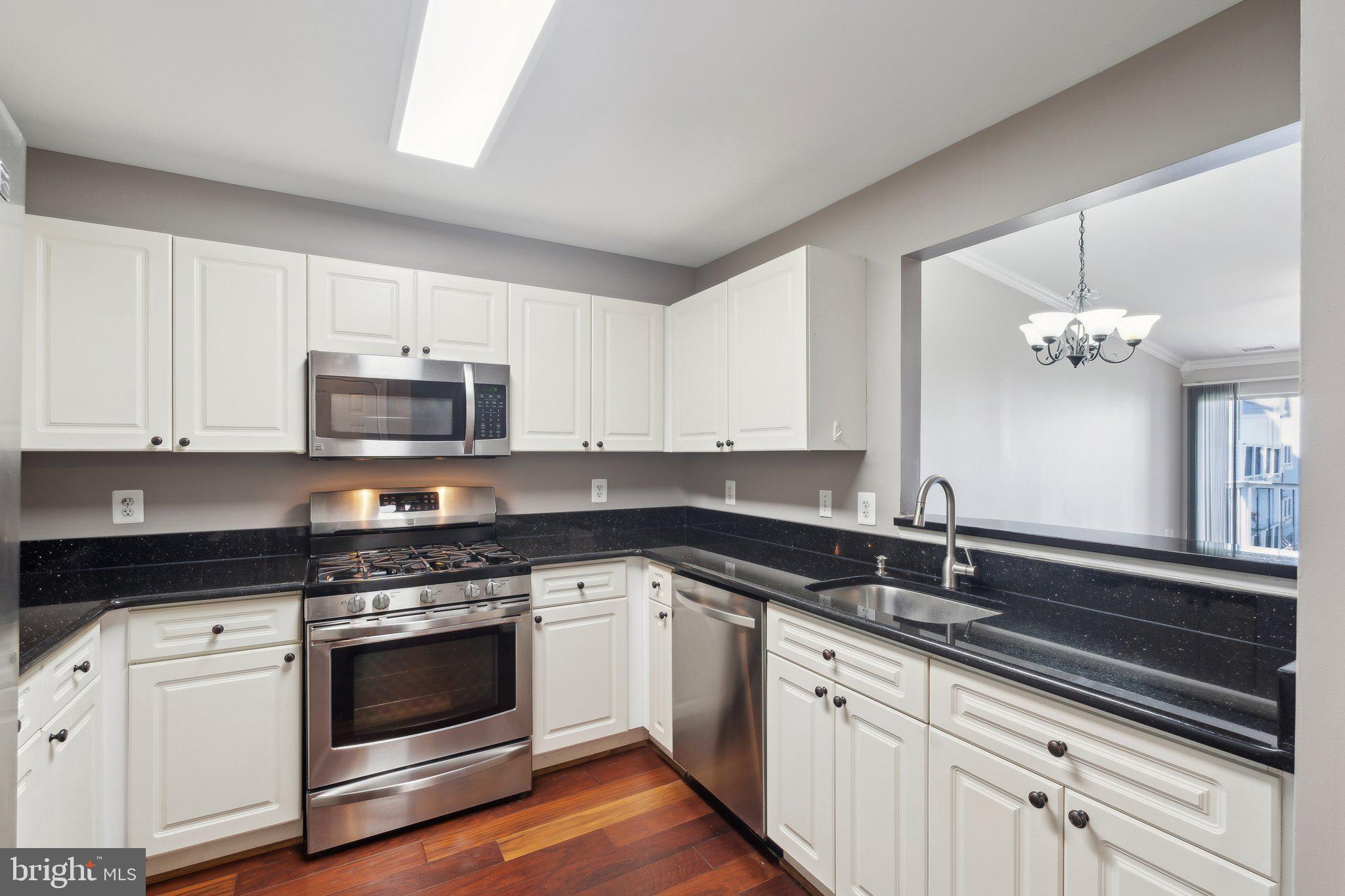 LAKESHORE CONDO - Residential Lease