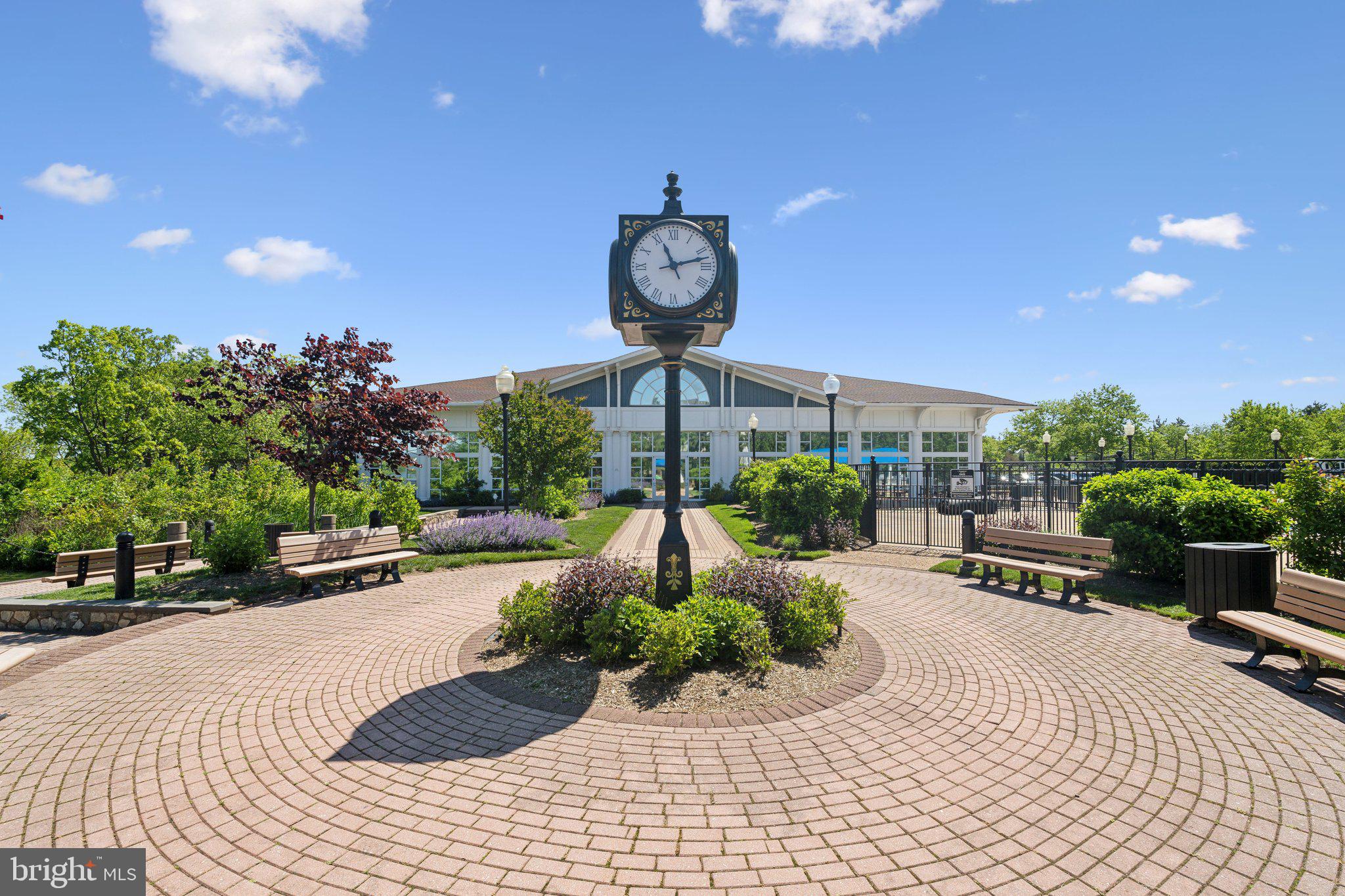 LAKESHORE CONDO - Residential Lease