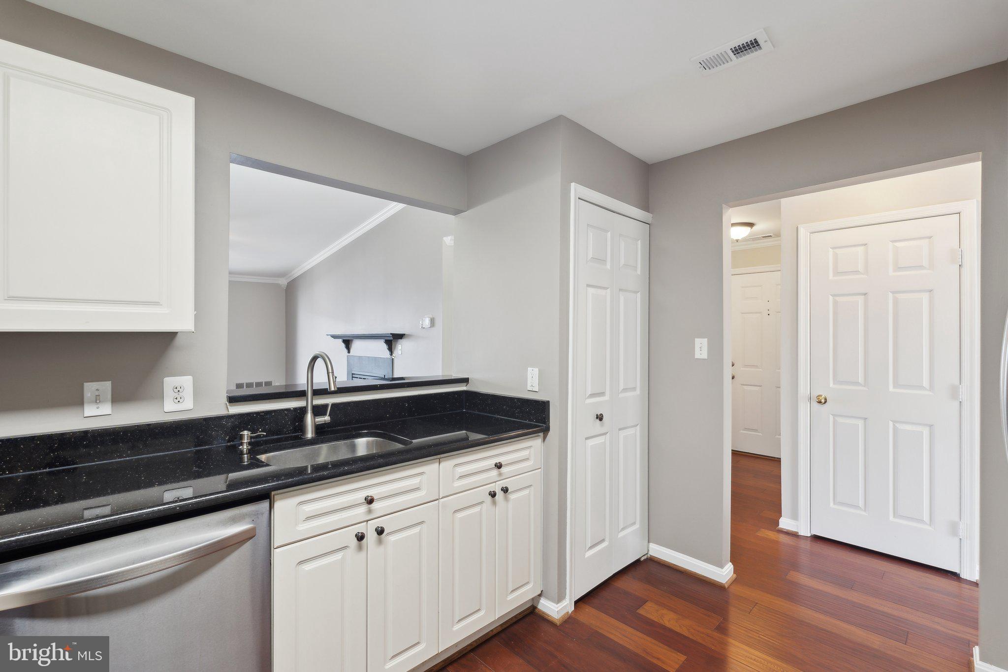 LAKESHORE CONDO - Residential Lease