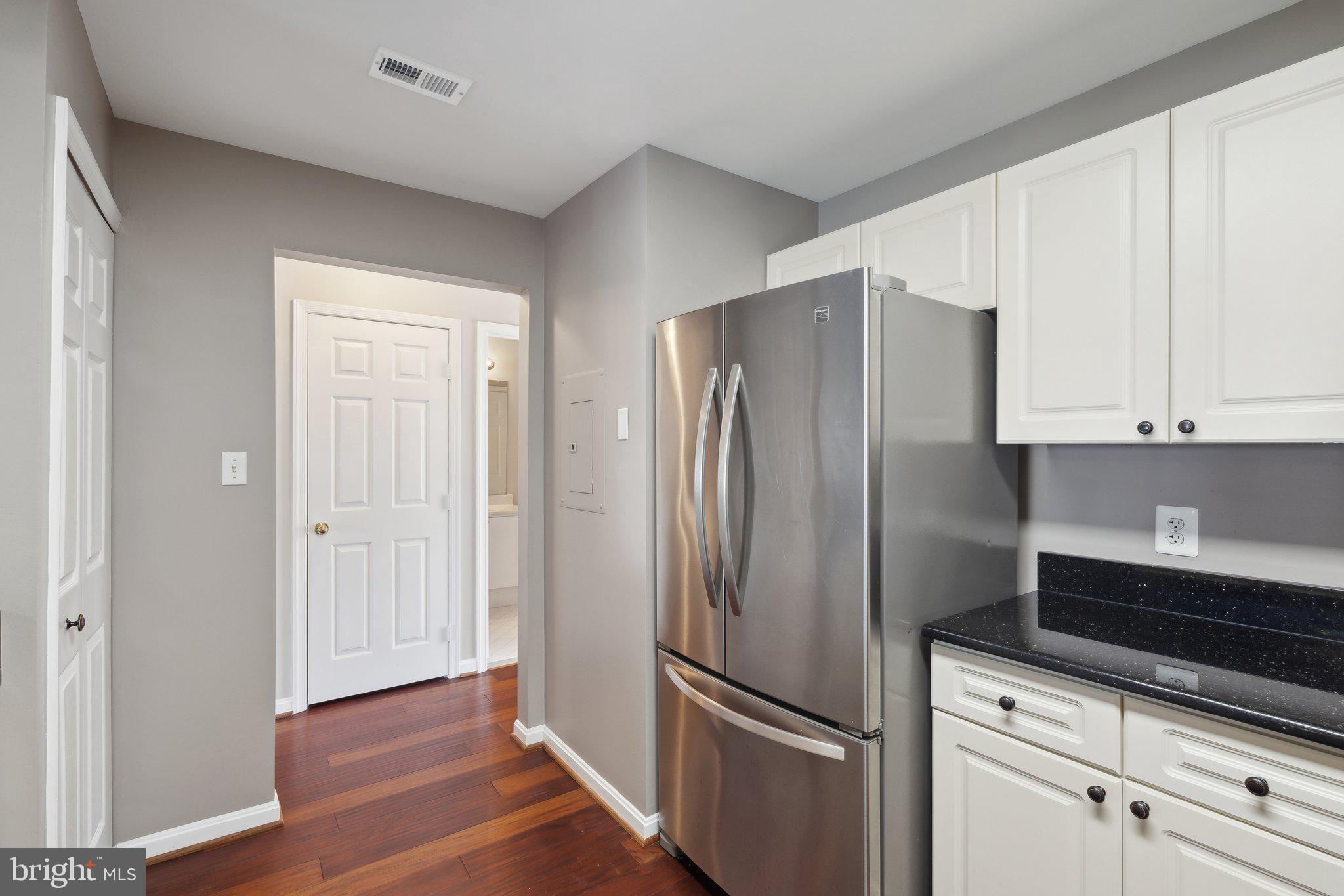 LAKESHORE CONDO - Residential Lease