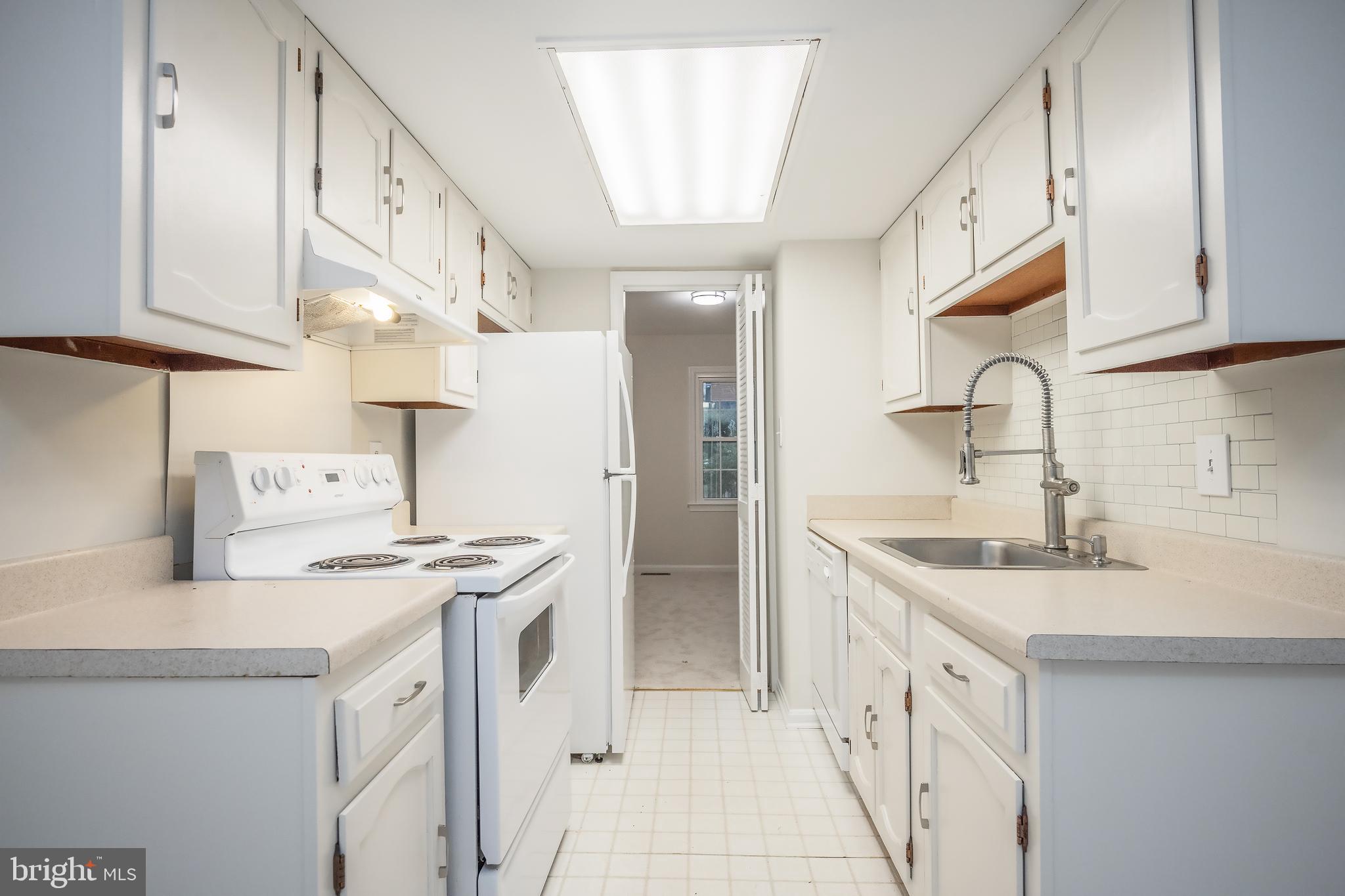 BURGOYNE FOREST WEST - Residential Lease