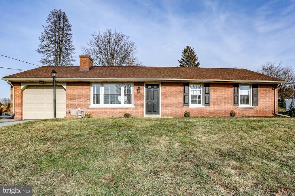 Photo of 215 Tennyson Drive, Lancaster, PA 17602 (MLS # PALA2047560)