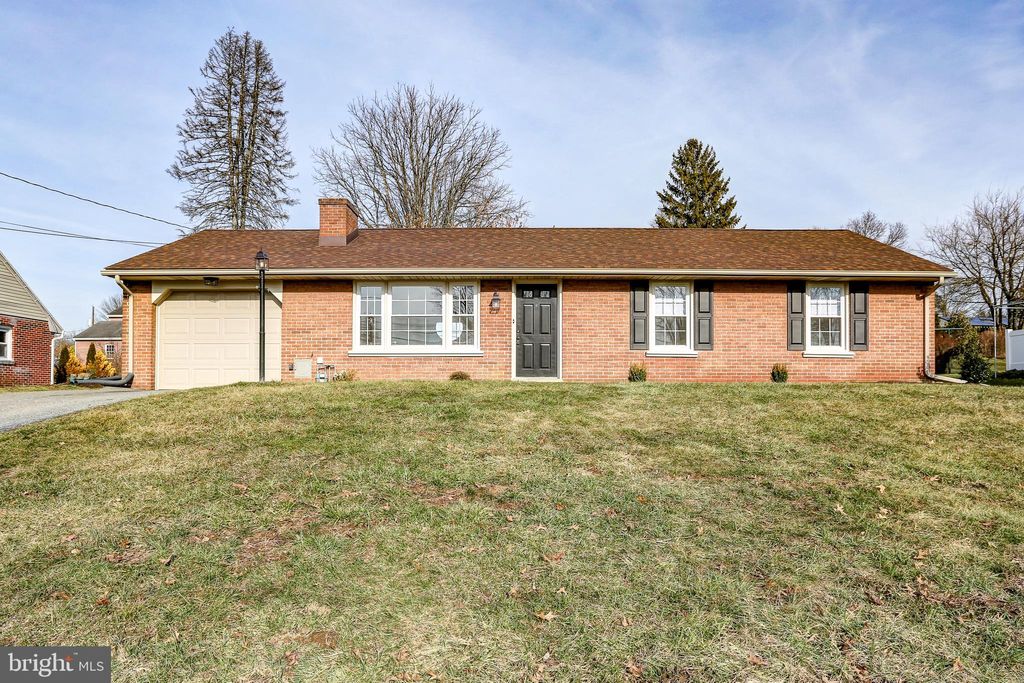 Photo of 215 Tennyson Drive, Lancaster, PA 17602 (MLS # PALA2047560)