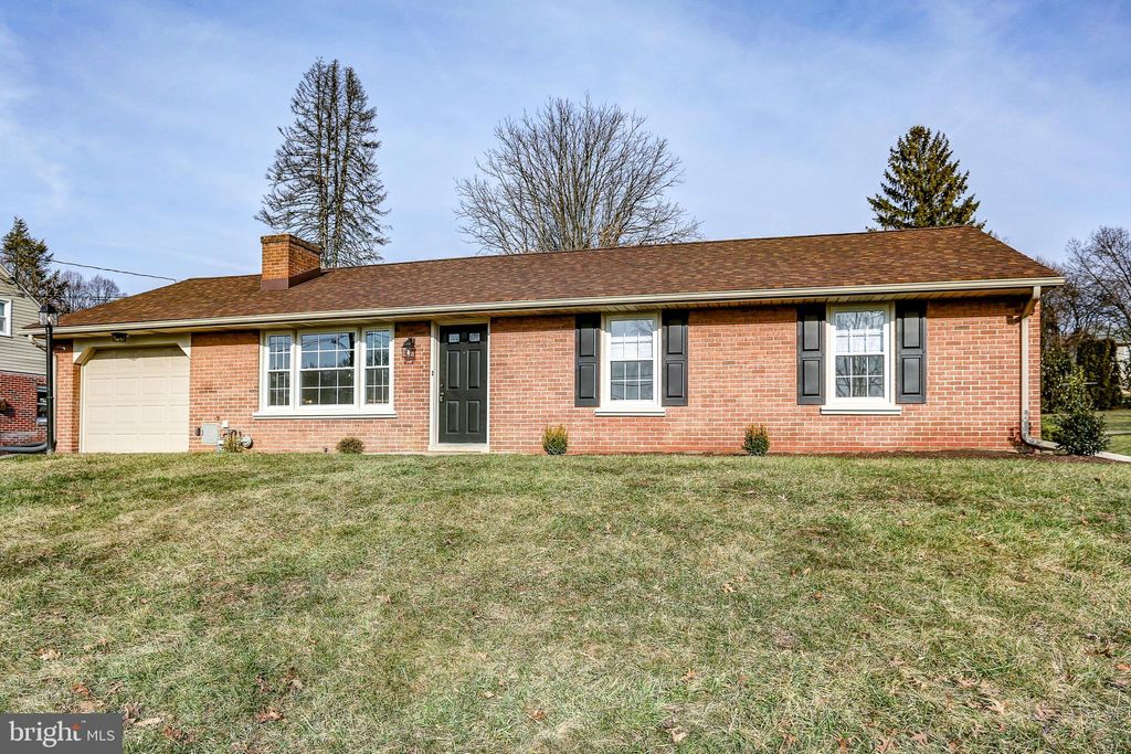 Photo of 215 Tennyson Drive, Lancaster, PA 17602 (MLS # PALA2047560)