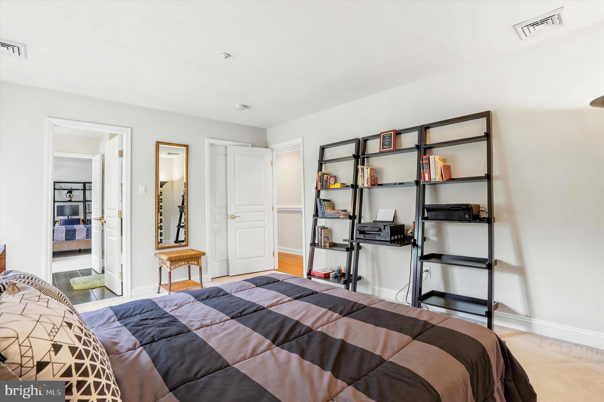 COUNTRY CLUB ESTS - Residential