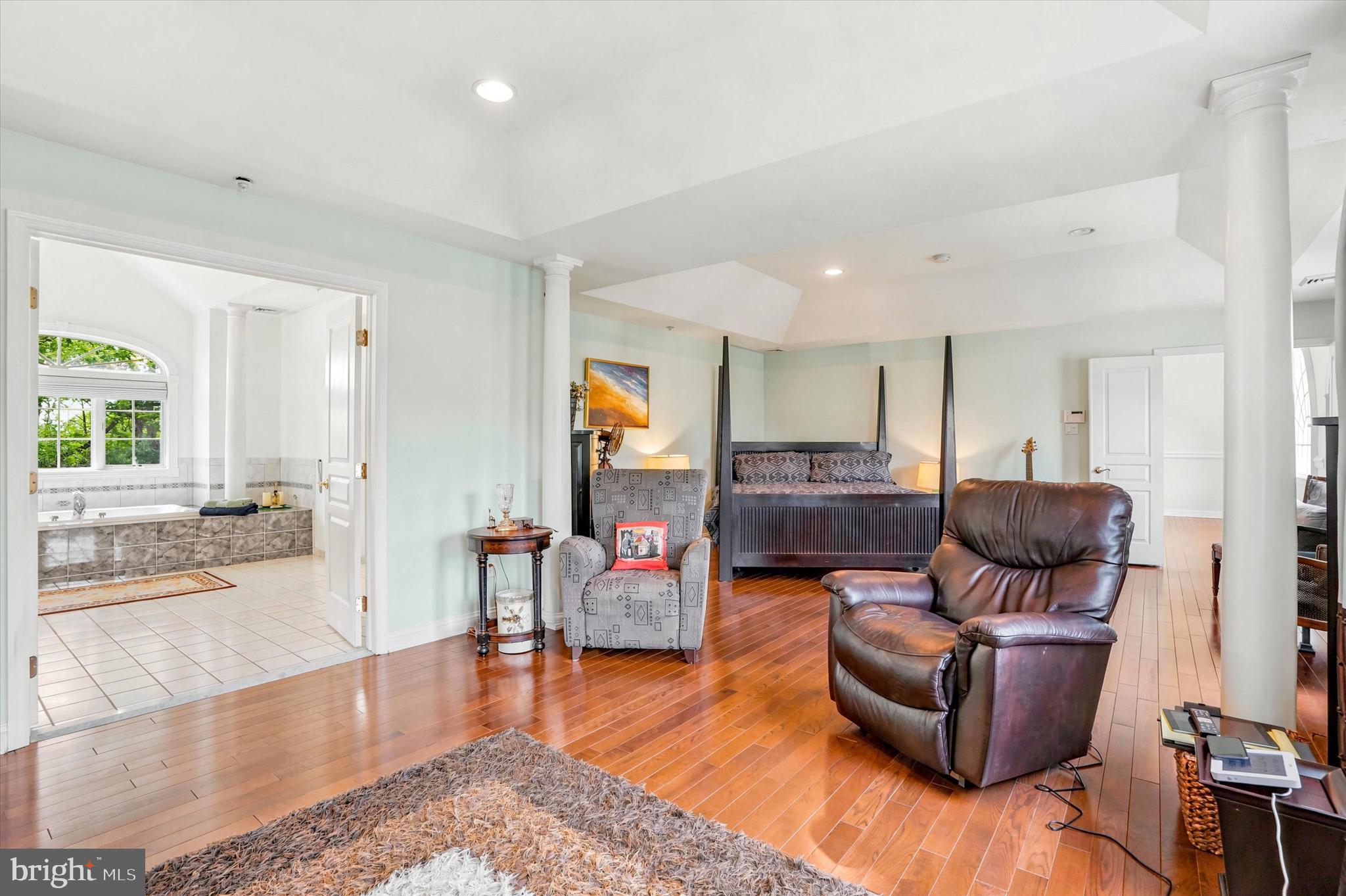 COUNTRY CLUB ESTS - Residential