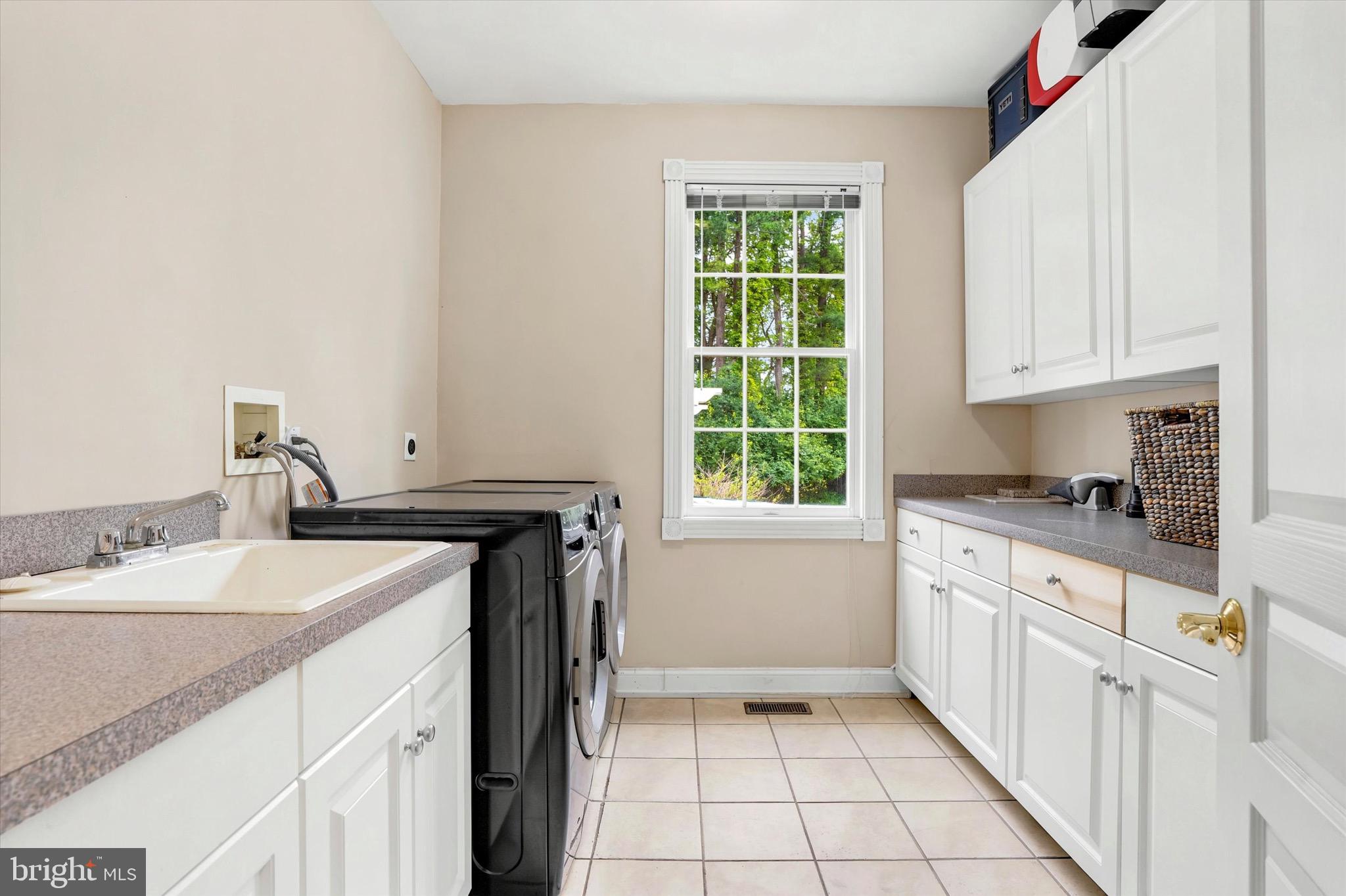 COUNTRY CLUB ESTS - Residential