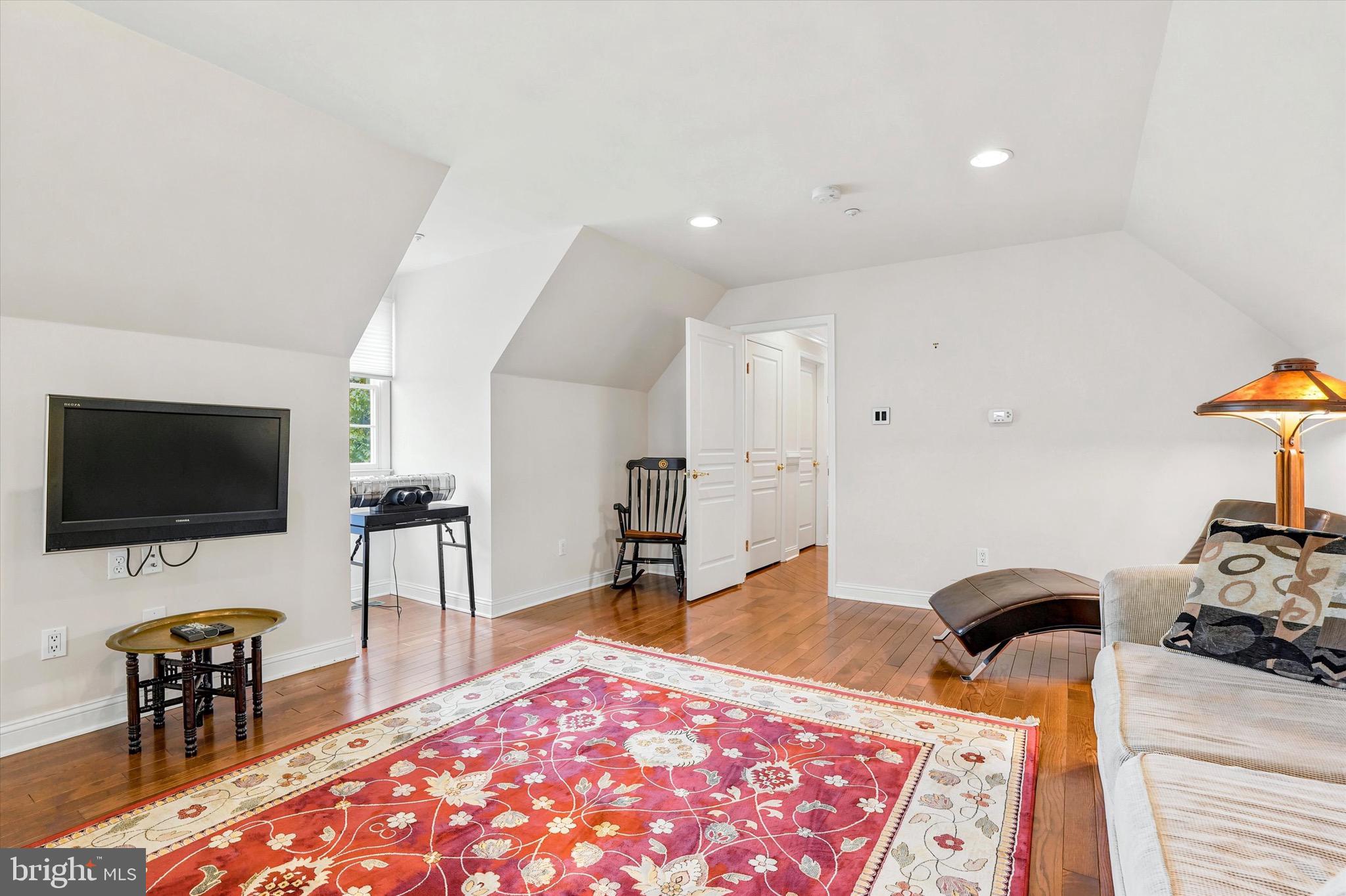 COUNTRY CLUB ESTS - Residential