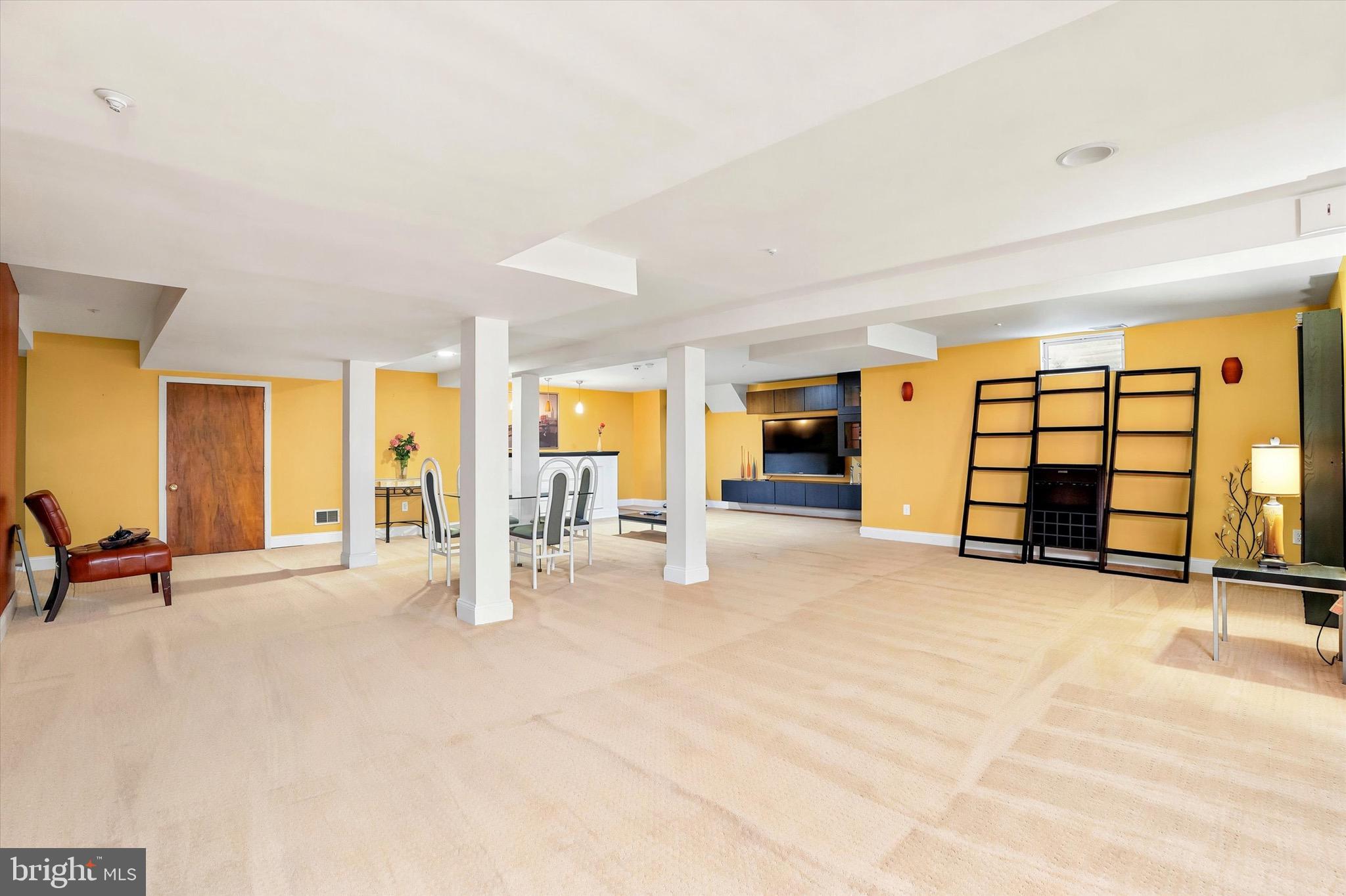 COUNTRY CLUB ESTS - Residential