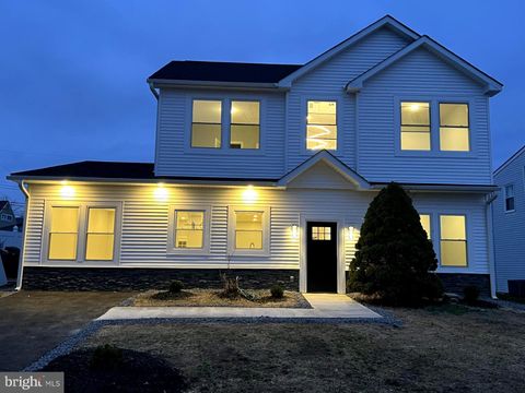 16 ALDER LANE LEVITTOWN PA 19055