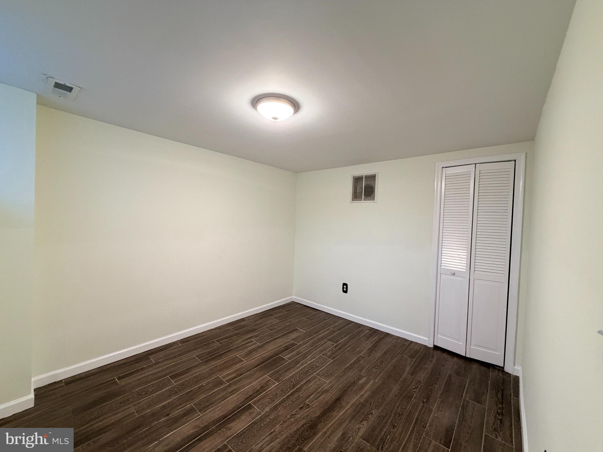 HILLENDALE - Residential Lease