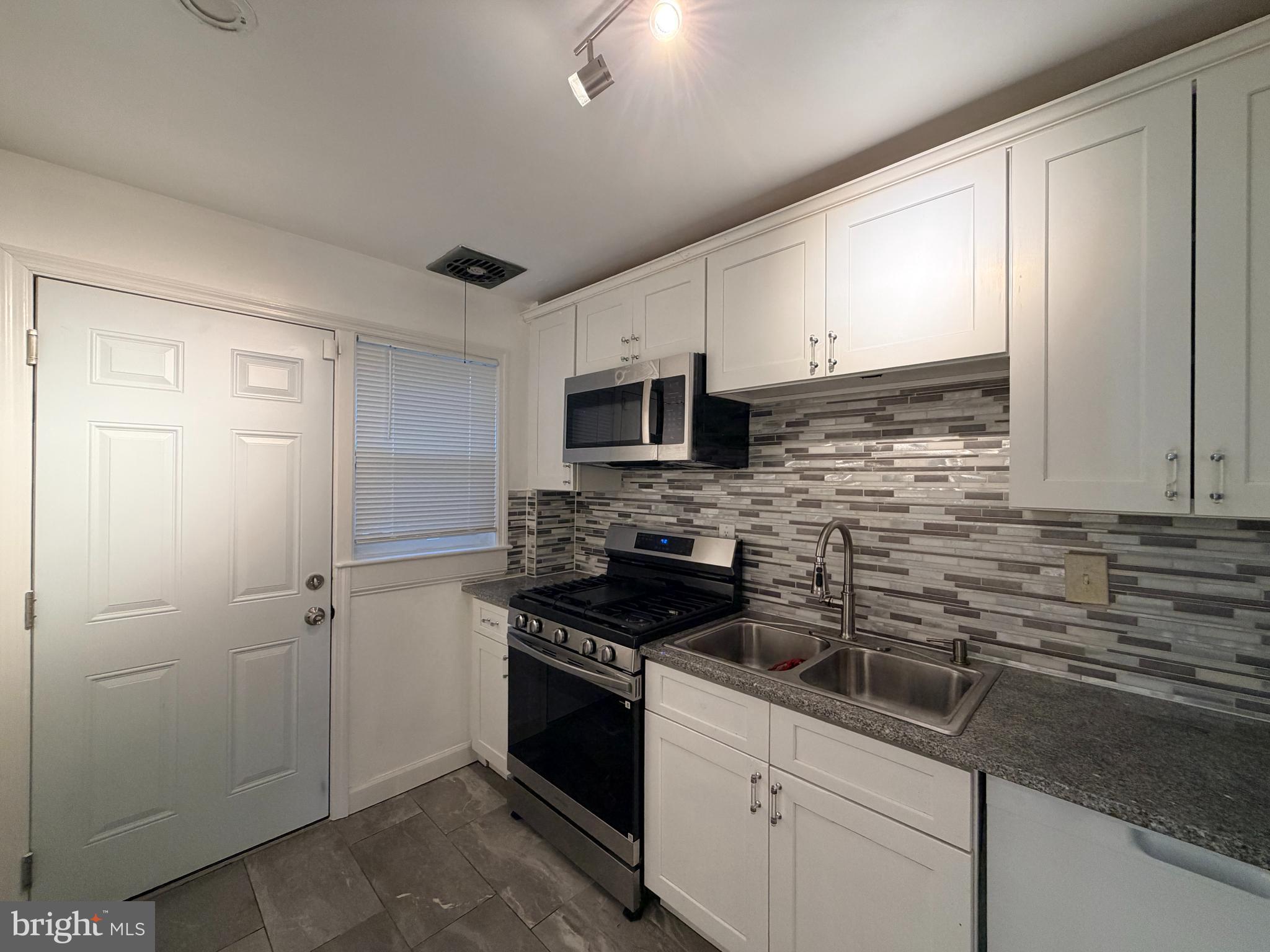 HILLENDALE - Residential Lease