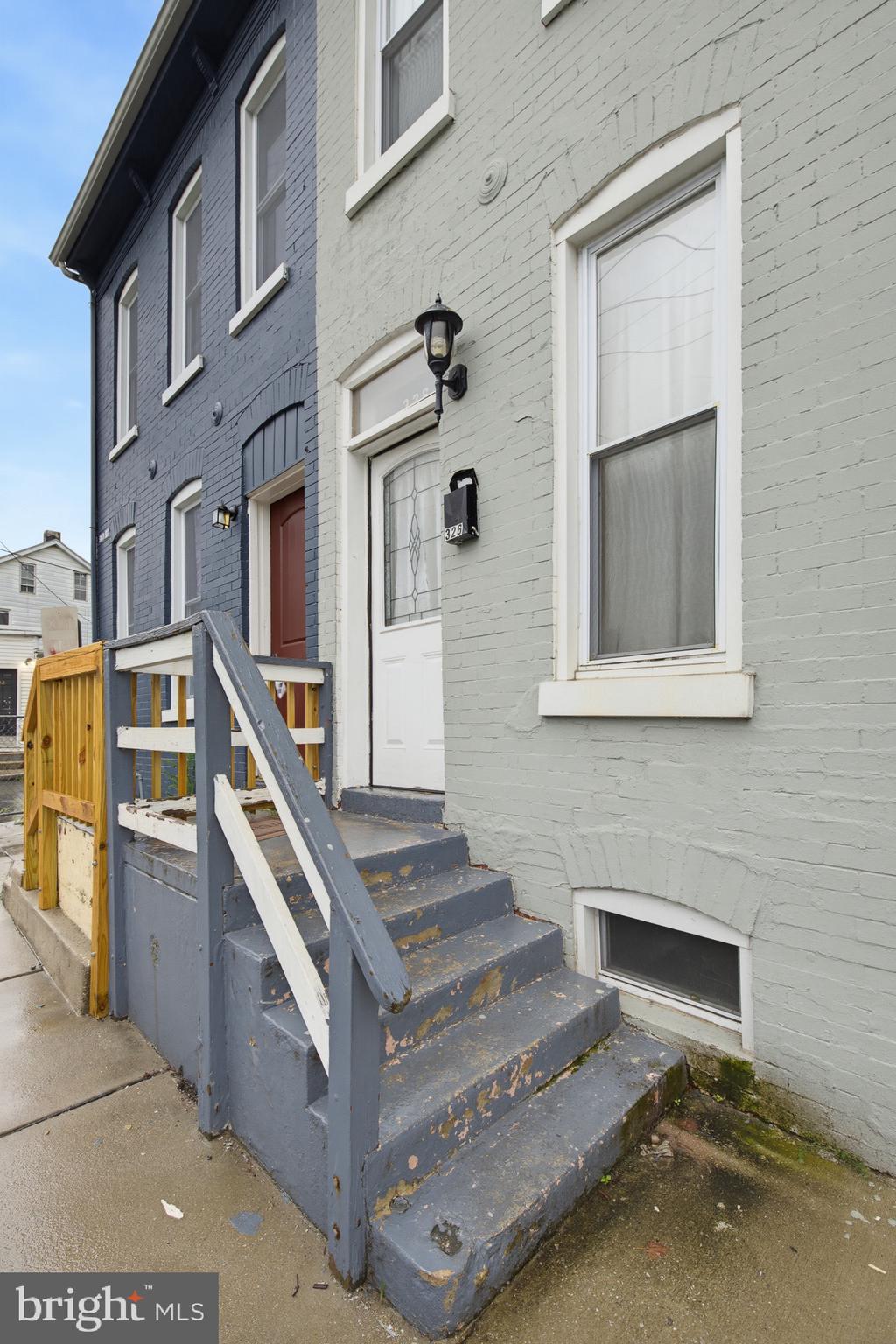 326 SMITH STREET