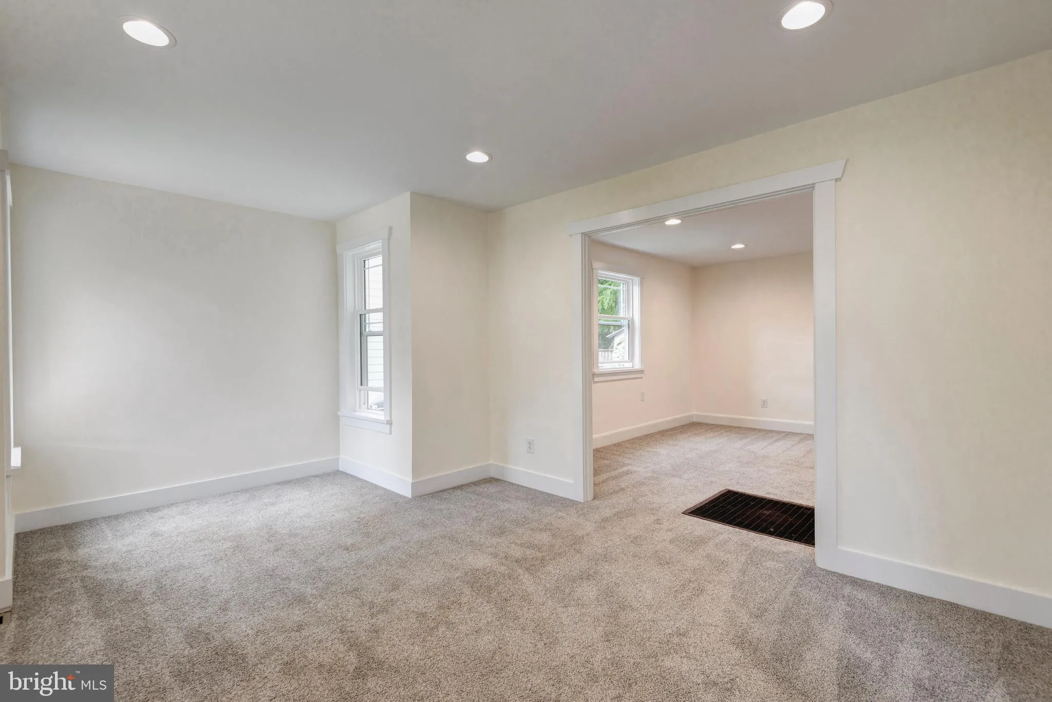 Oxford, Pennsylvania 19363, United States, 4 Bedrooms Bedrooms, ,1 BathroomBathrooms,Residential,Pending,197351