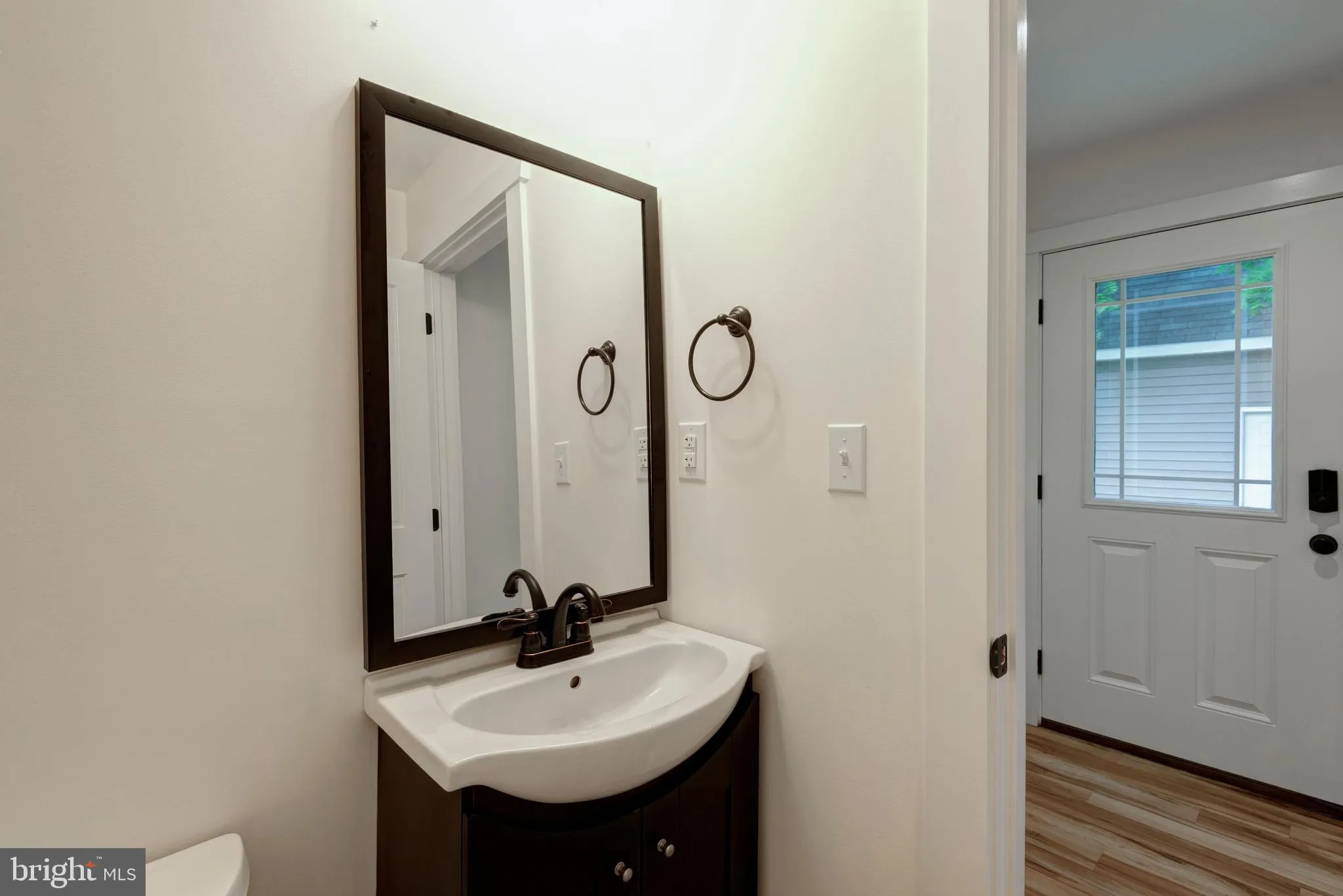 Oxford, Pennsylvania 19363, United States, 4 Bedrooms Bedrooms, ,1 BathroomBathrooms,Residential,Pending,197351