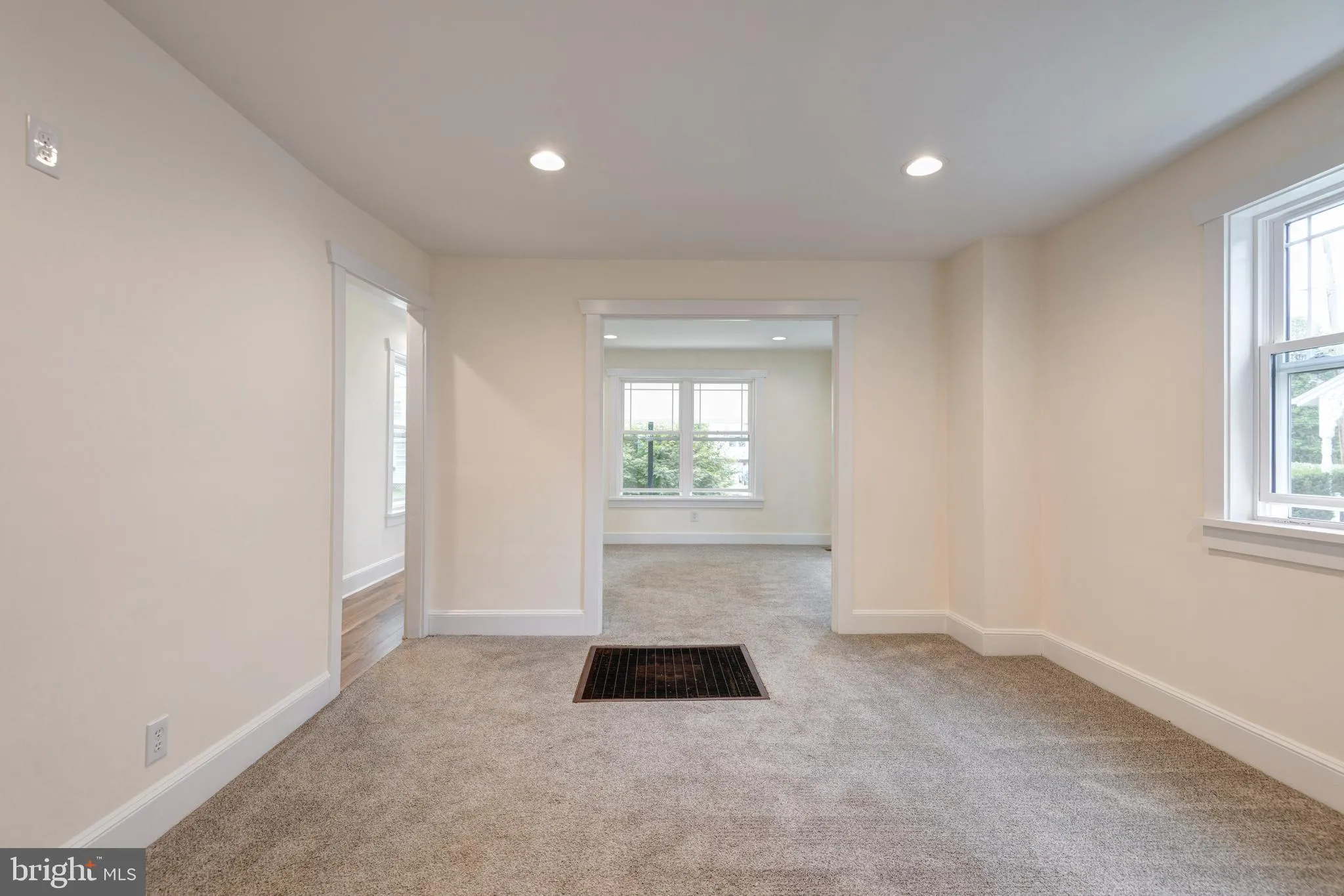 Oxford, Pennsylvania 19363, United States, 4 Bedrooms Bedrooms, ,1 BathroomBathrooms,Residential,Pending,197351