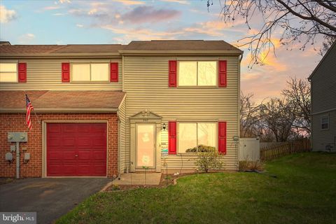 Townhouse For Sale - 3307 Glen Hollow Drive<br/> DOVER, PA 17315
