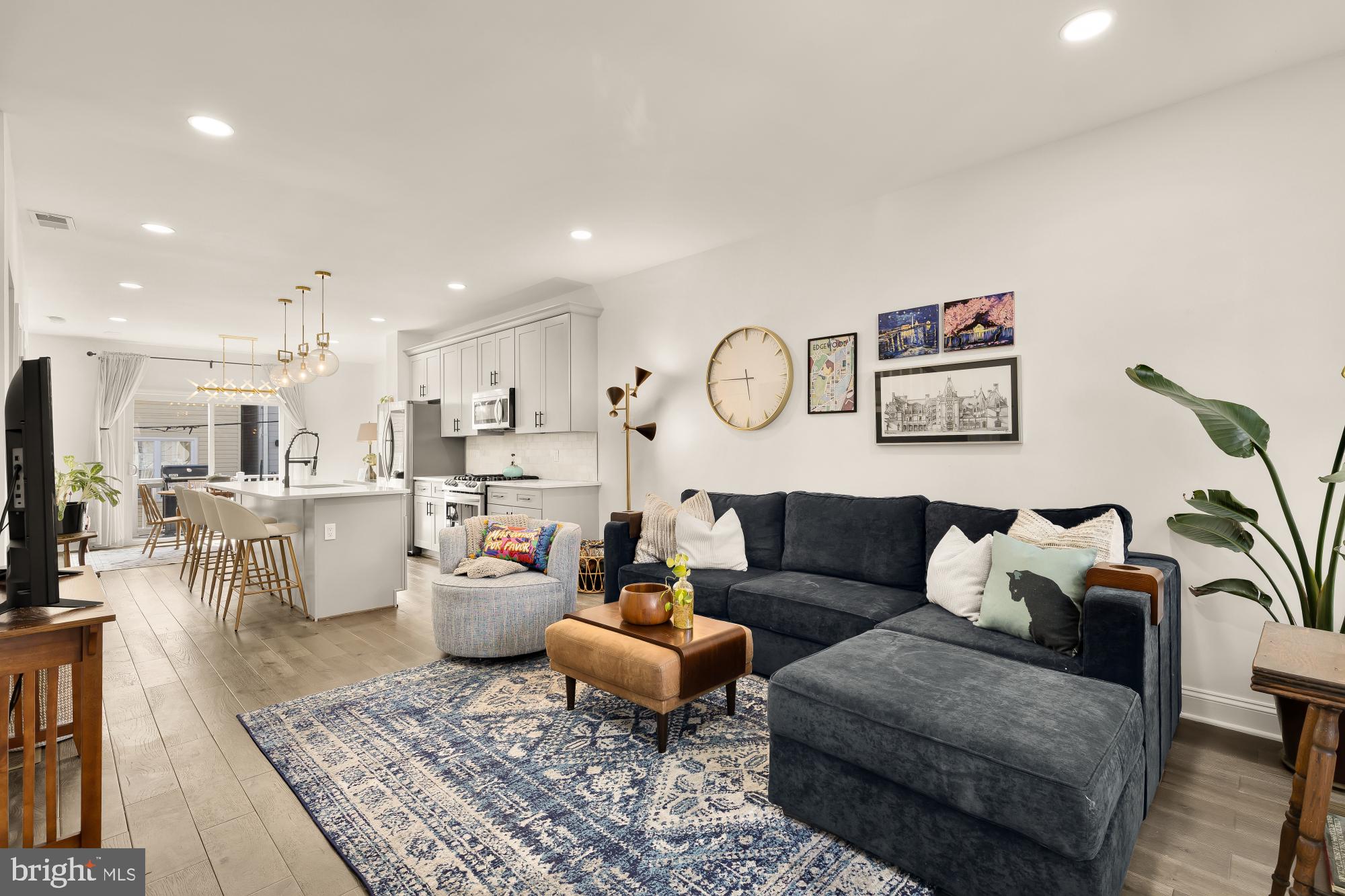 209 CROMWELL TERRACE NE