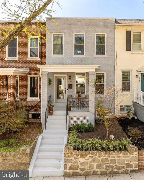 209 CROMWELL TERRACE NE WASHINGTON DC 20002