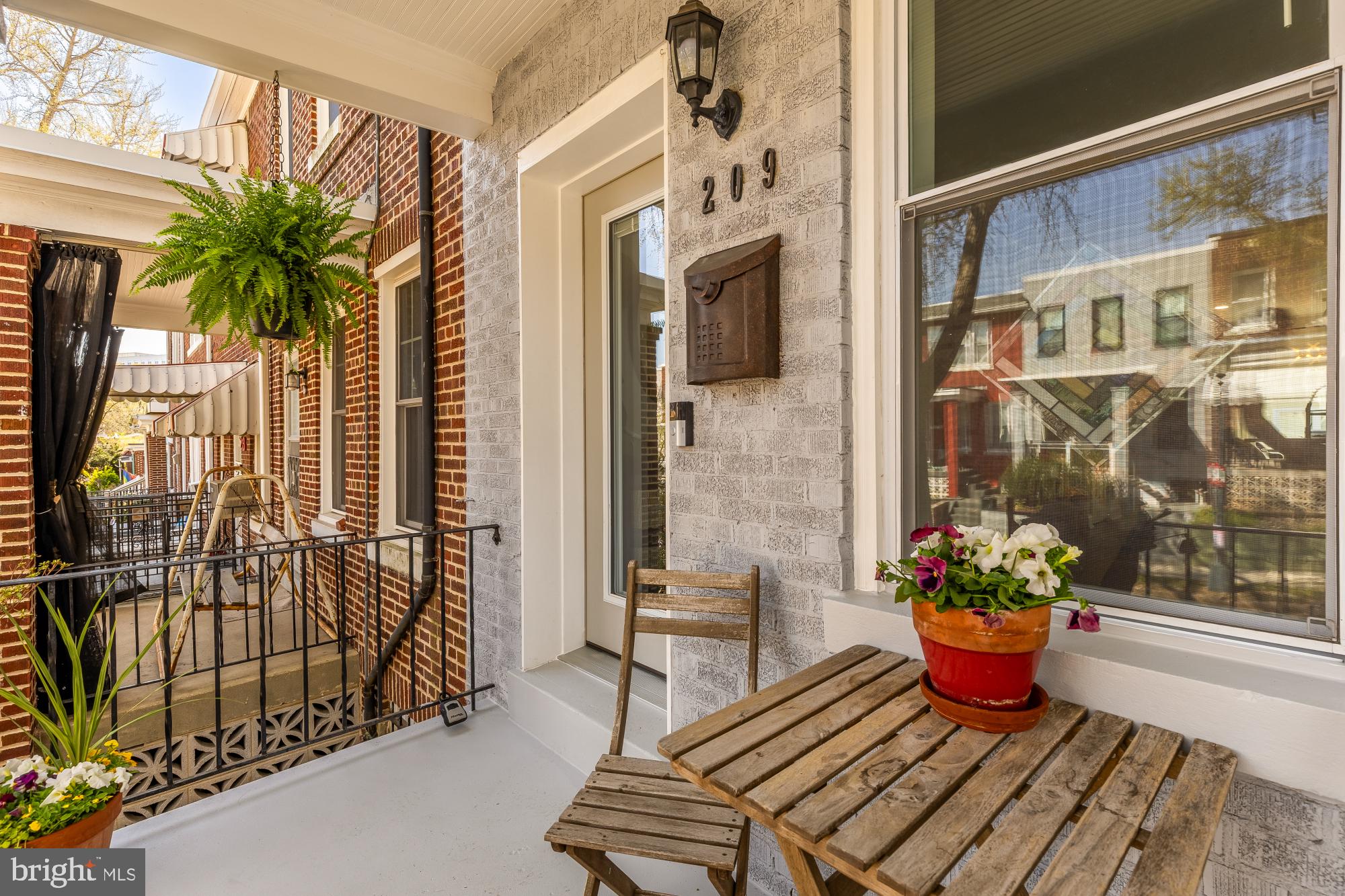 209 CROMWELL TERRACE NE