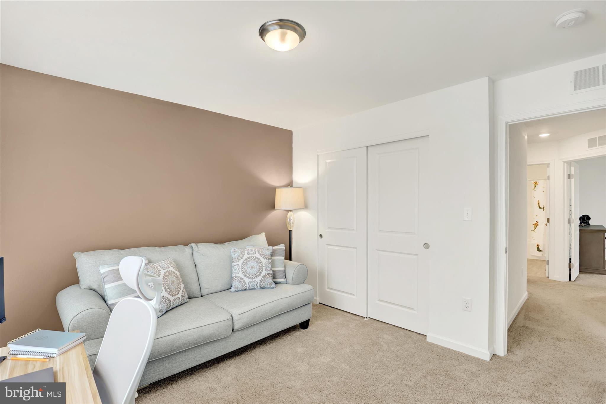 THE SEASONS - Residential