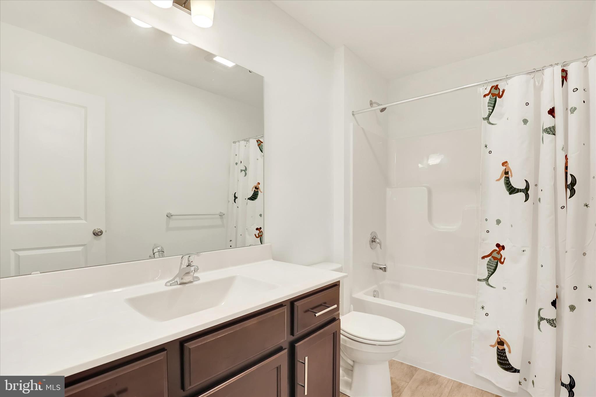 THE SEASONS - Residential