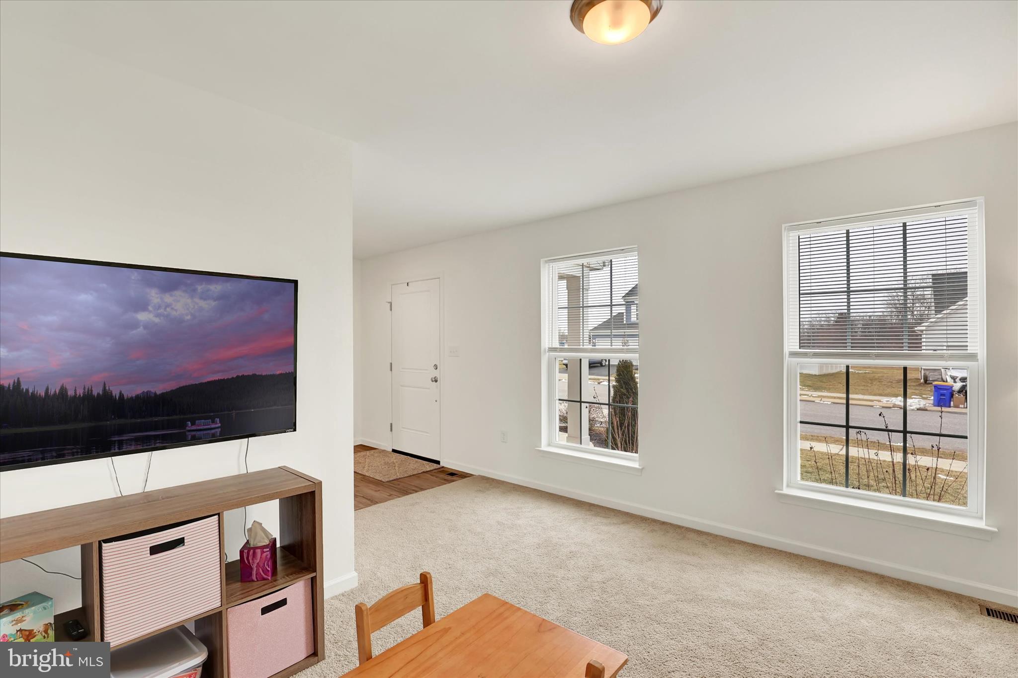 THE SEASONS - Residential