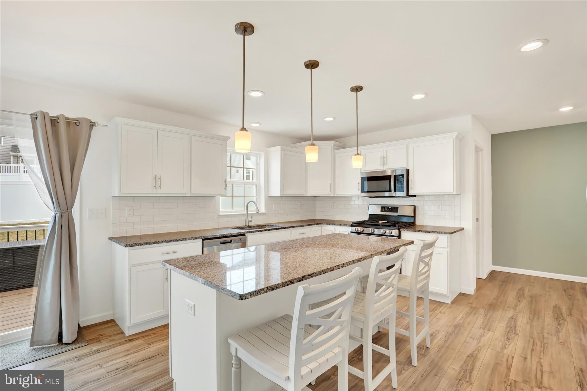 THE SEASONS - Residential