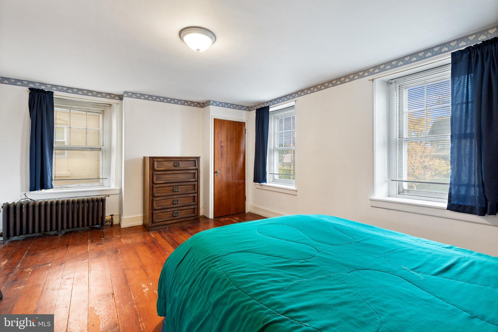 ROXBOROUGH - Residential