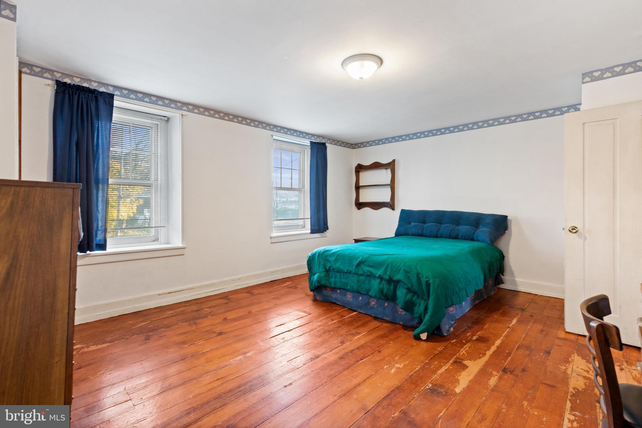 ROXBOROUGH - Residential