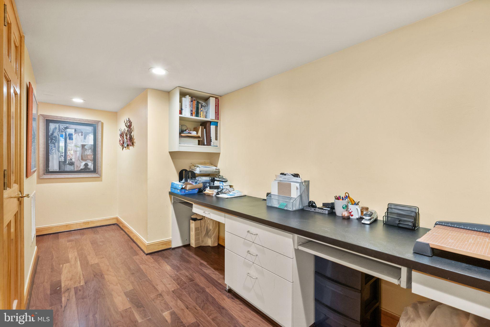 NAPLES MANOR - Residential