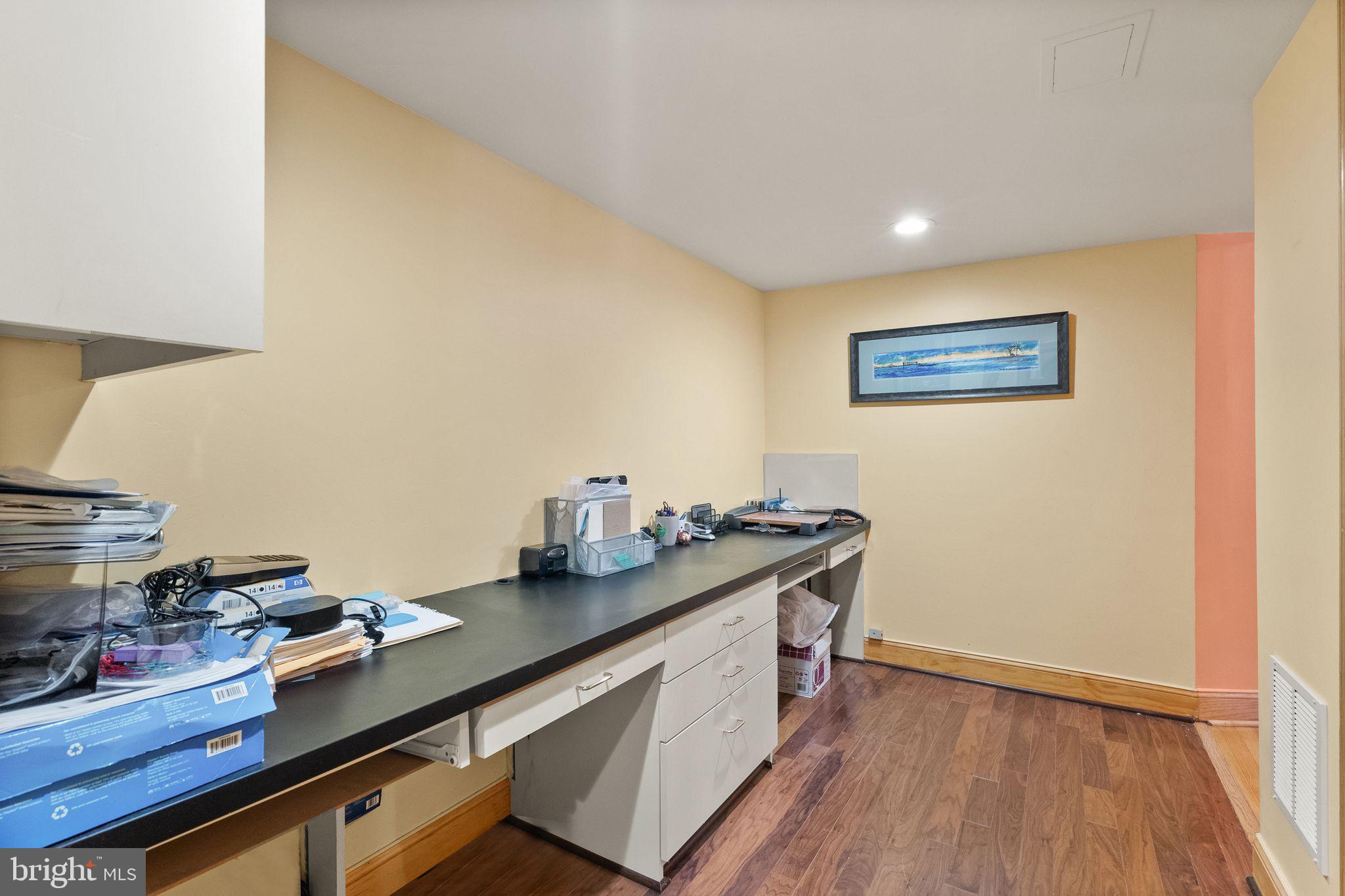 NAPLES MANOR - Residential