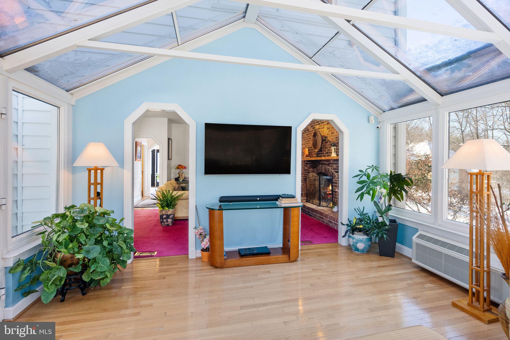 NAPLES MANOR - Residential