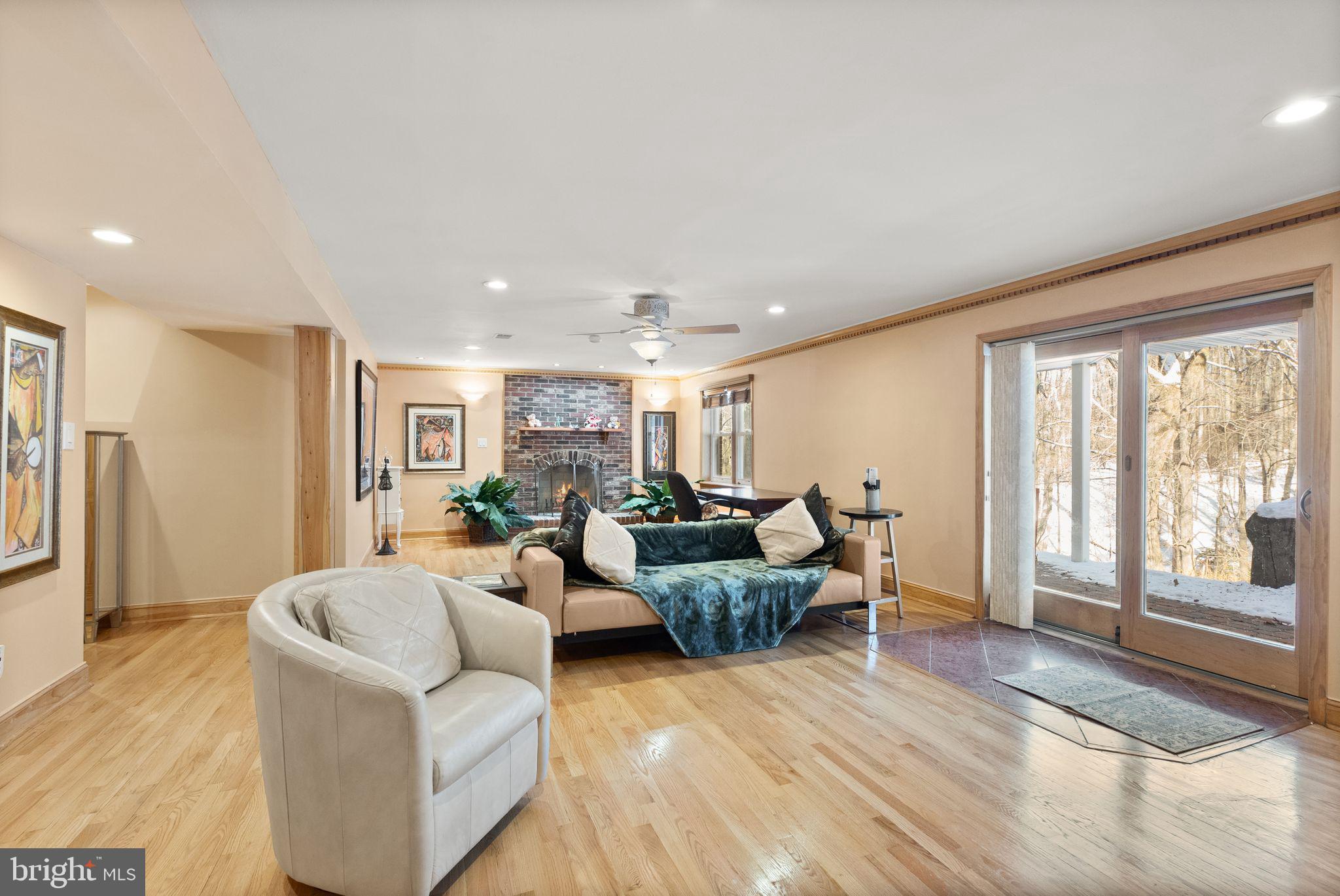 NAPLES MANOR - Residential