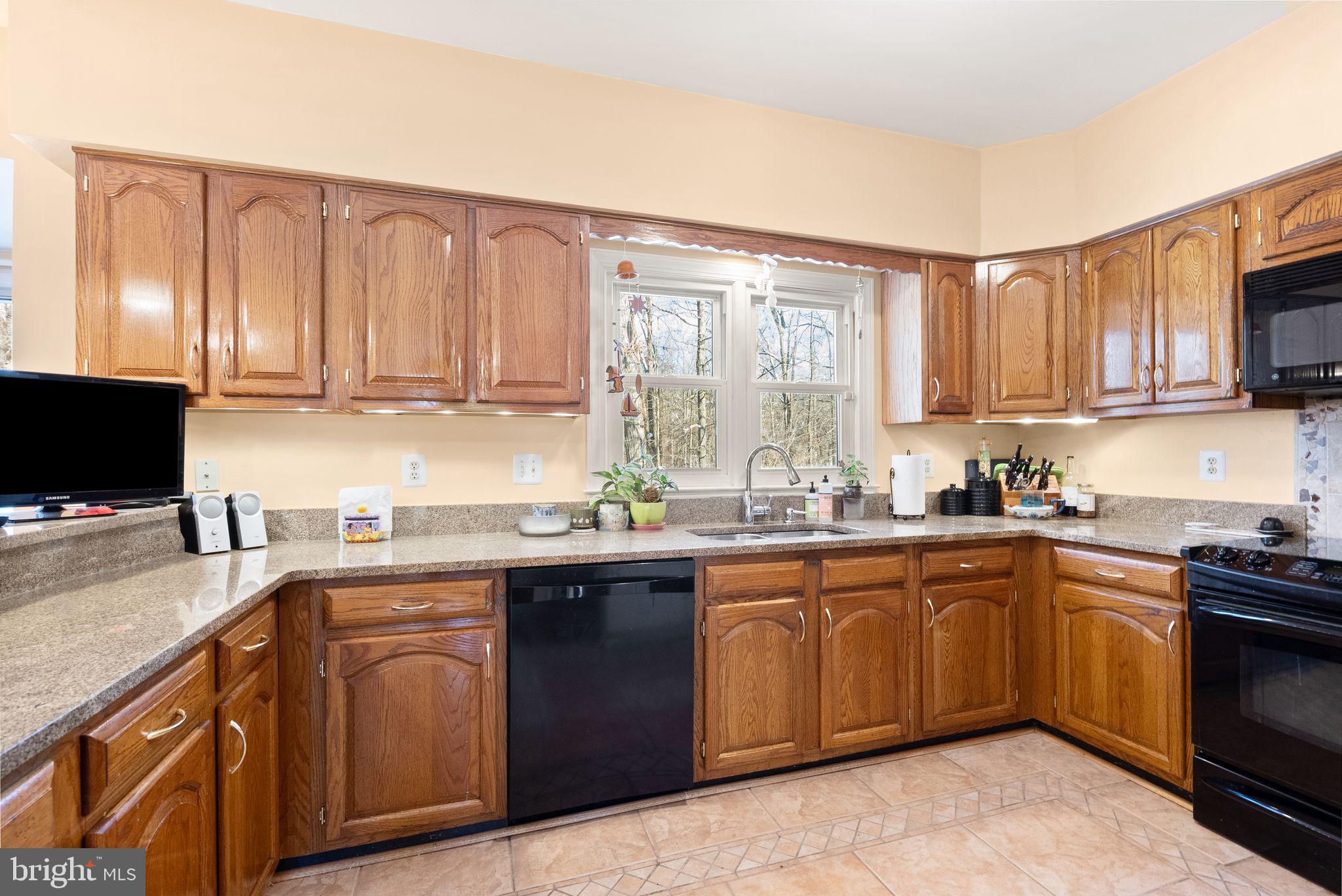 NAPLES MANOR - Residential