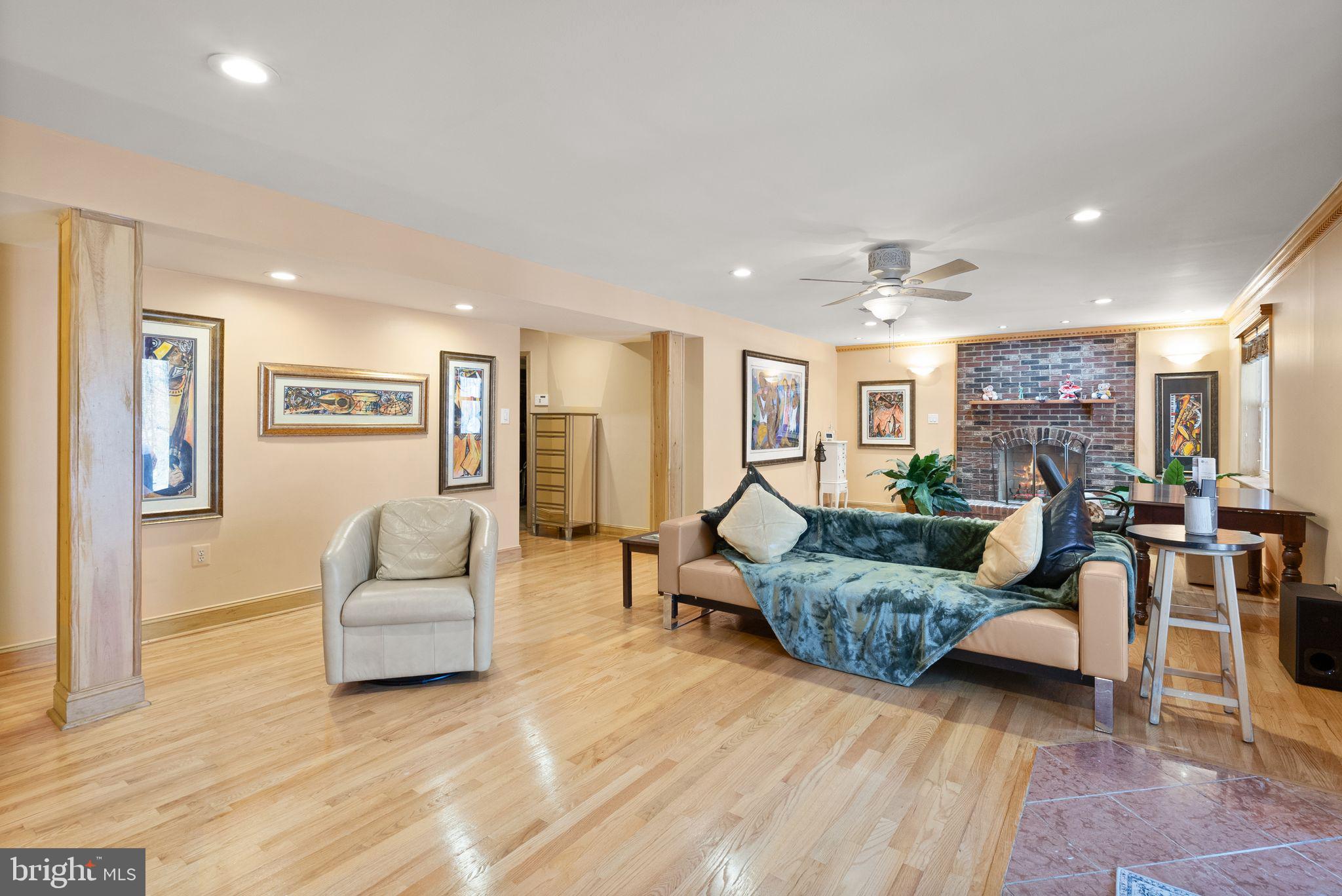 NAPLES MANOR - Residential