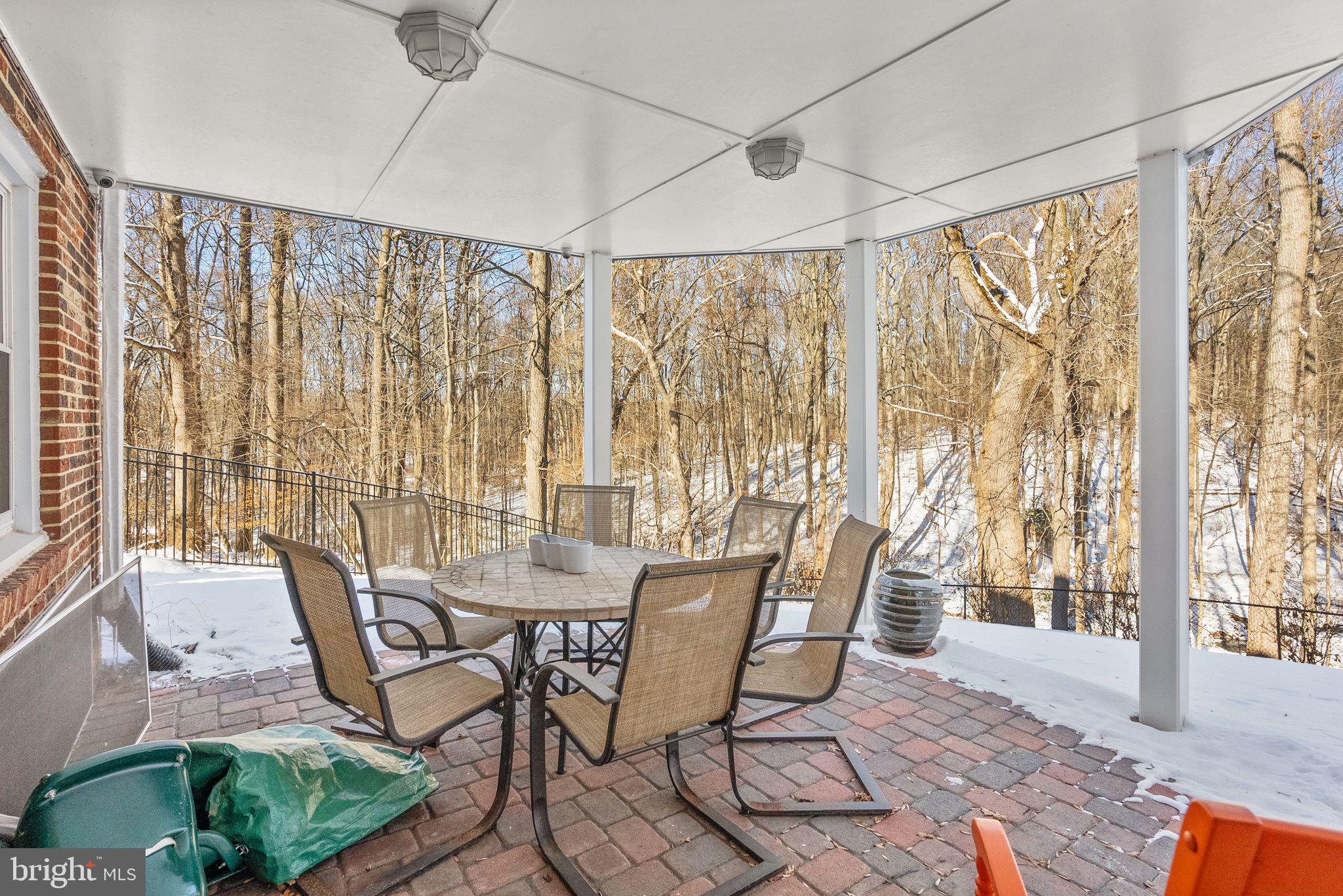 NAPLES MANOR - Residential