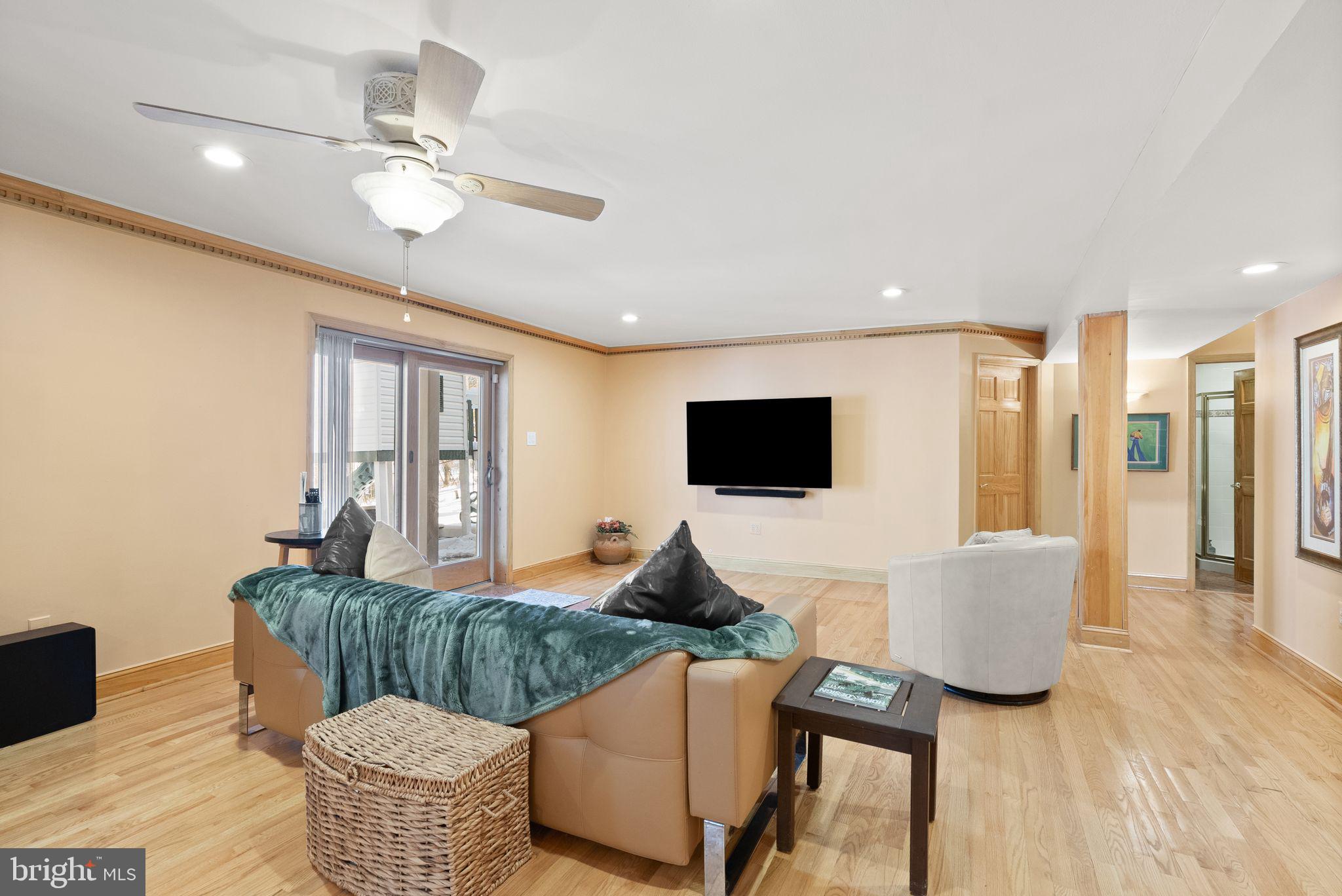 NAPLES MANOR - Residential