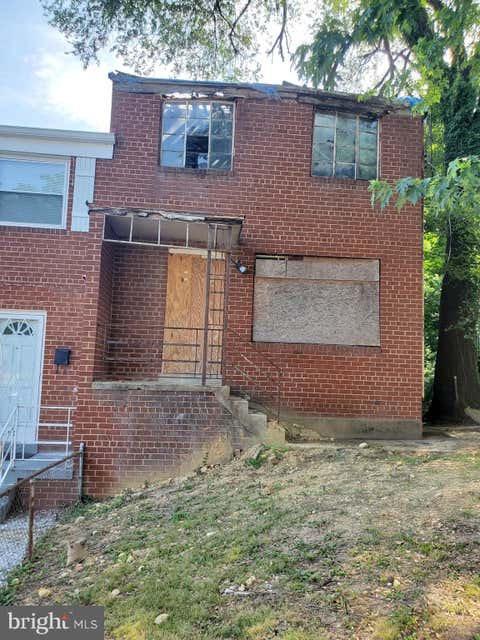 Townhouse For Sale - 3612 Dixon Street<br/> TEMPLE HILLS, MD 20748