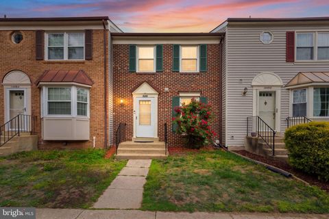Photo of 14492 Four Chimney Drive, CENTREVILLE, VA 20120 (MLS # VAFX2309540)