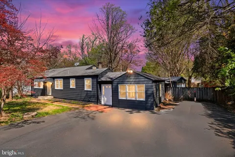 9704 Blake Lane, Fairfax, VA MLS: VAFX2300418