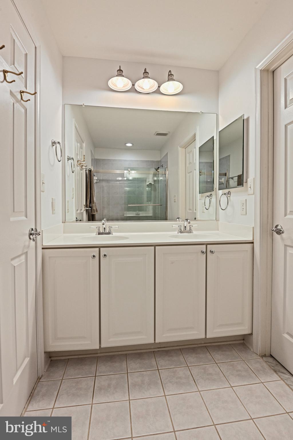 HUNTERBROOKE - Residential