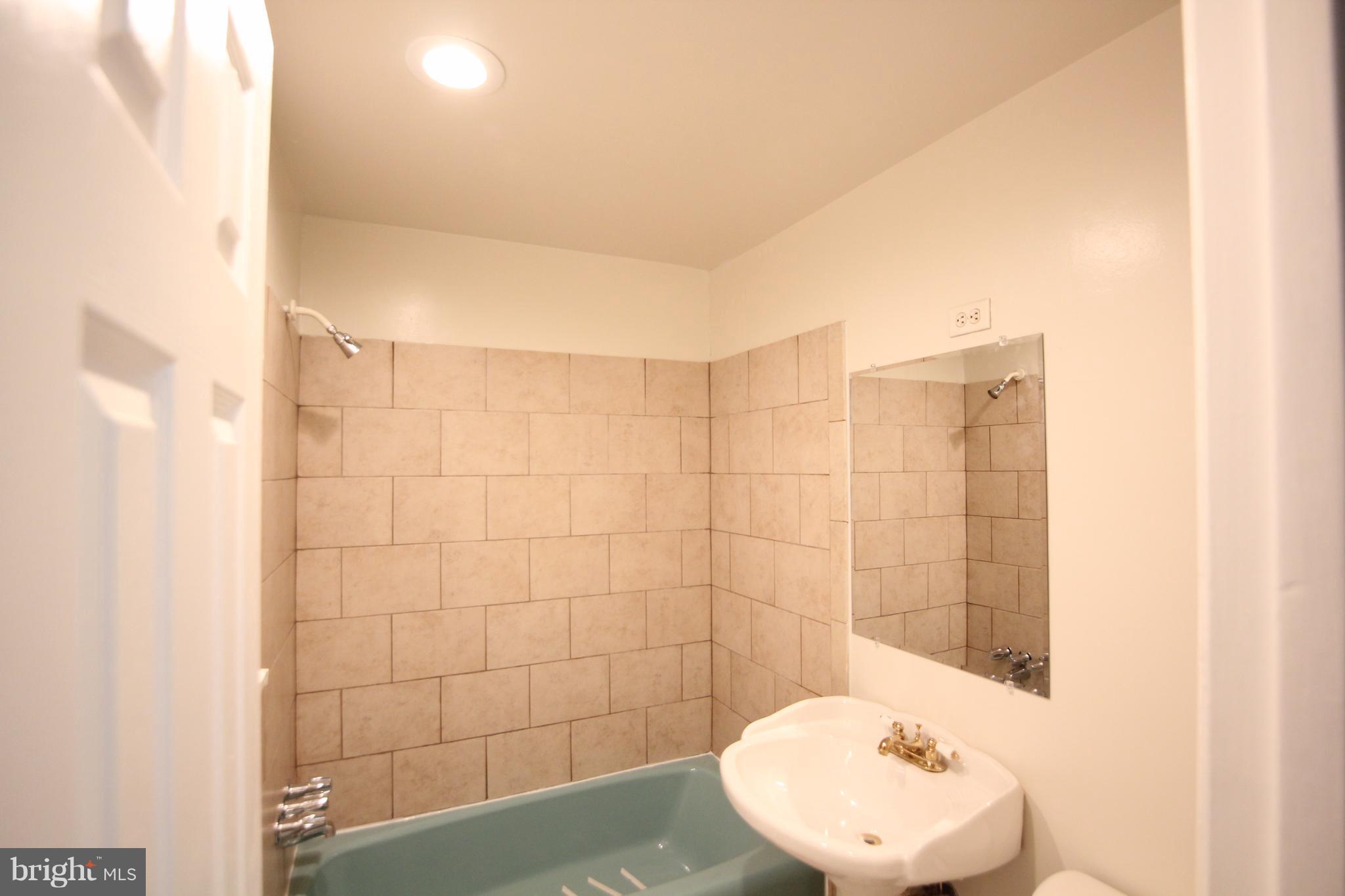 GREENWICH HILL - Residential Lease