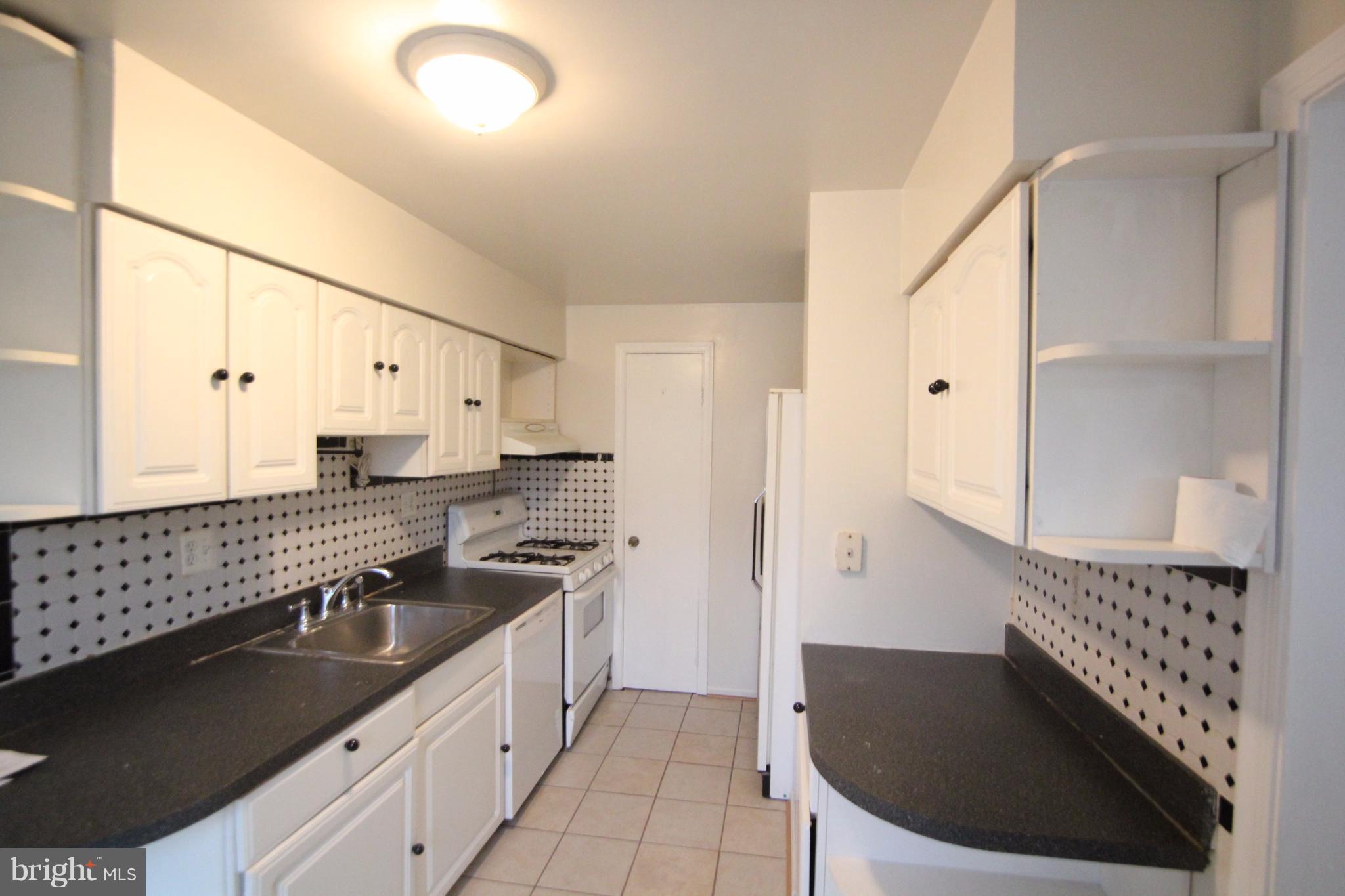 GREENWICH HILL - Residential Lease