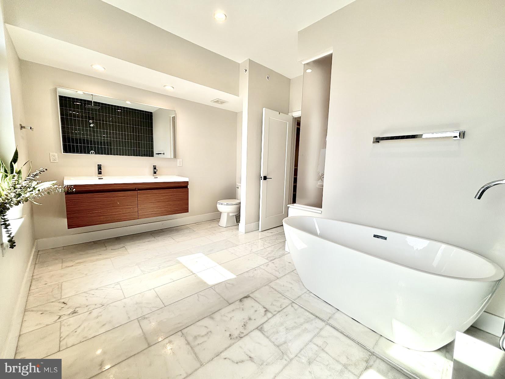 GRADUATE HOSPITAL - Residential