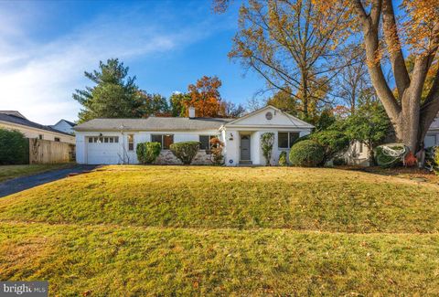 Photo of 4106 Edgevale Court, CHEVY CHASE, MD 20815 (MLS # MDMC2206044)