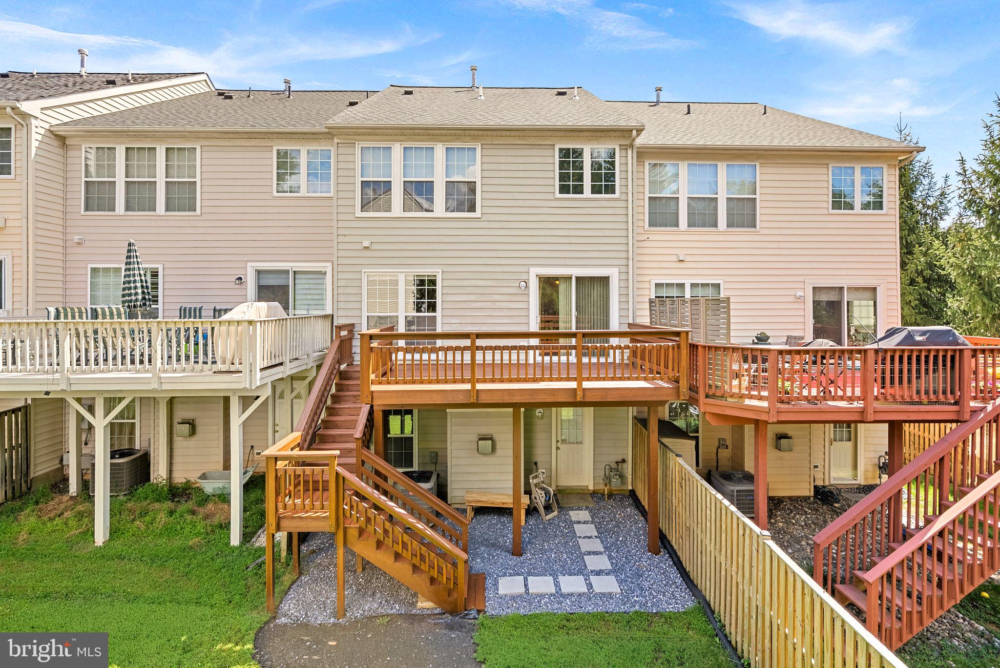 2431 EPSTEIN COURT