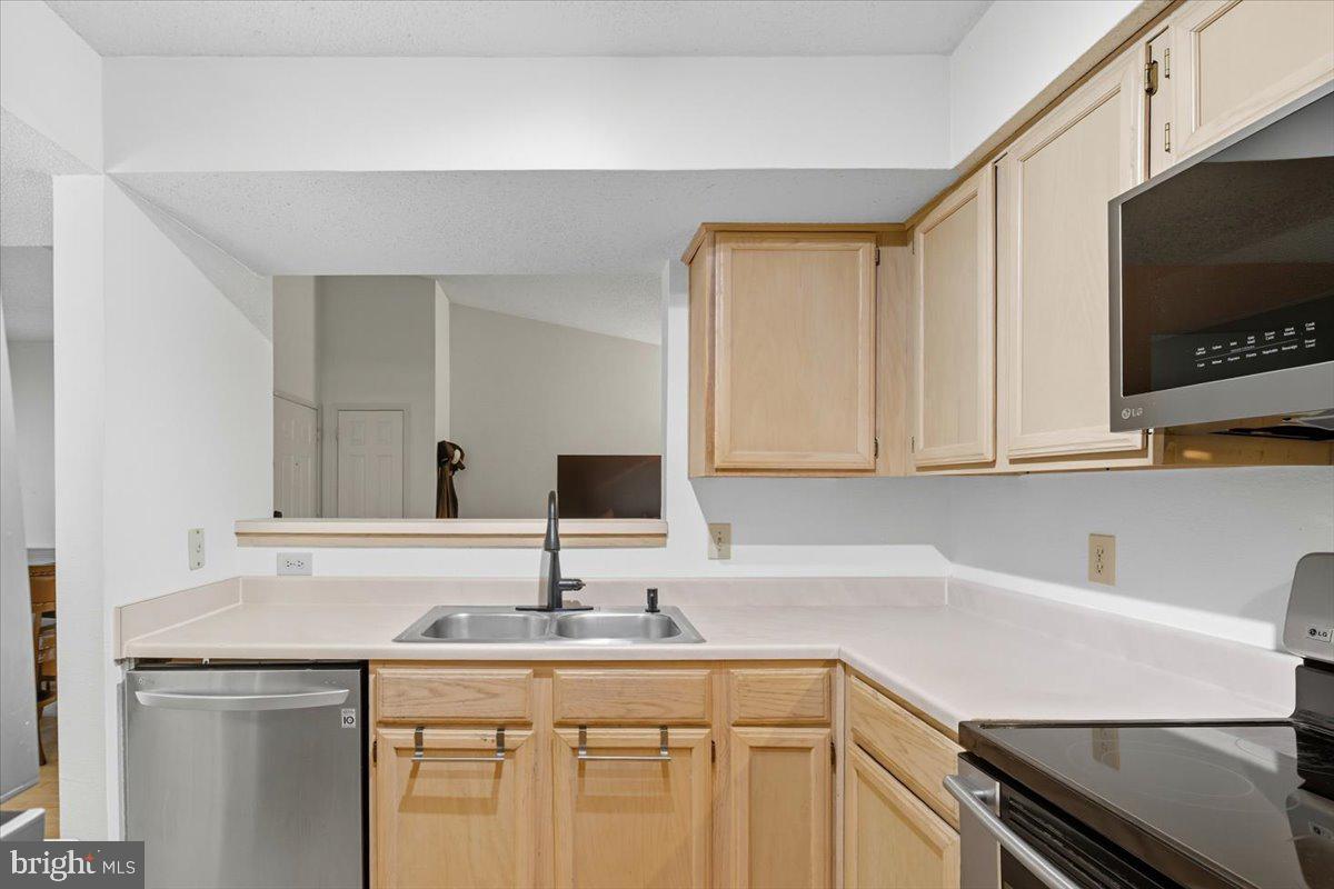 FOUNTAINS AT MCLEAN - Residential